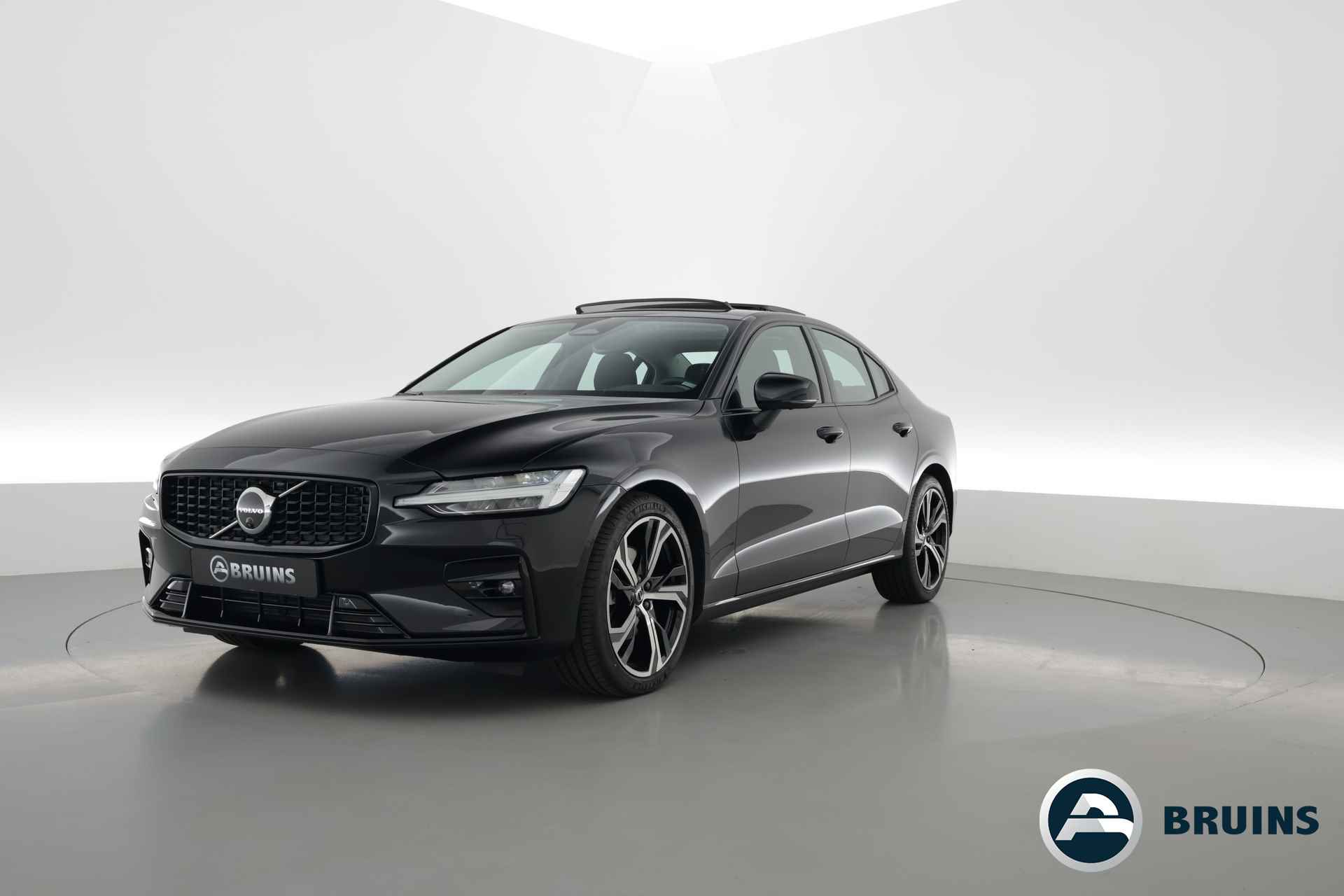 Volvo S60 2.0 B4 Plus Dark | Pano | Standkachel | Memory | 360 camera | Pilot Assist | H&K | Stoel- Stuurverw.