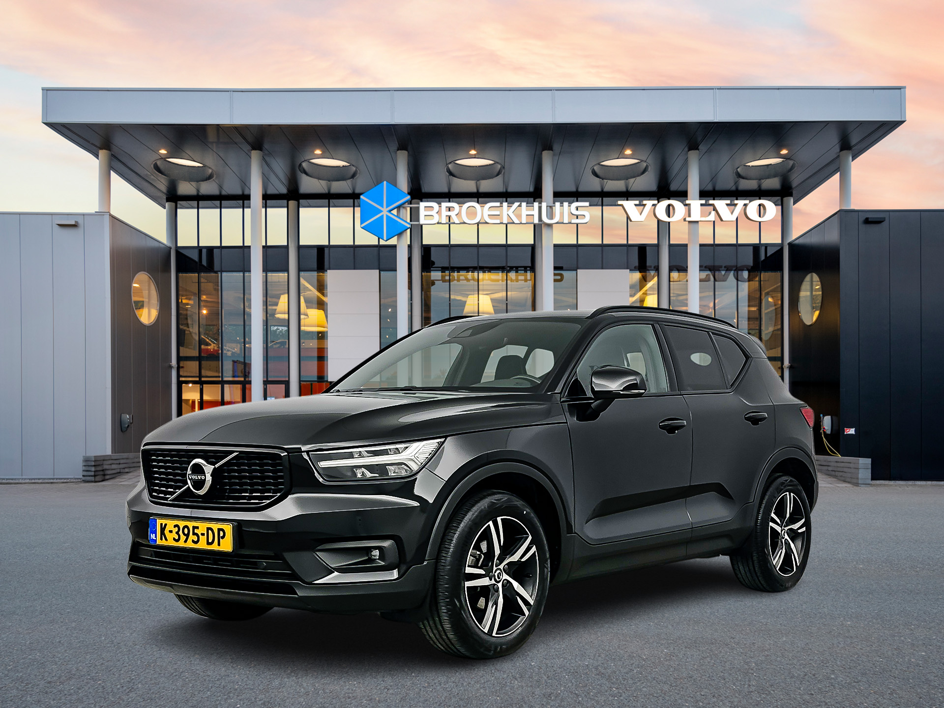 Volvo XC40 T2 A/T R-Design | 18" | Leder Nubuck bekleding | Adaptieve cruise | BLIS | Keyless | Elektr. achterklep | Park Assist achter