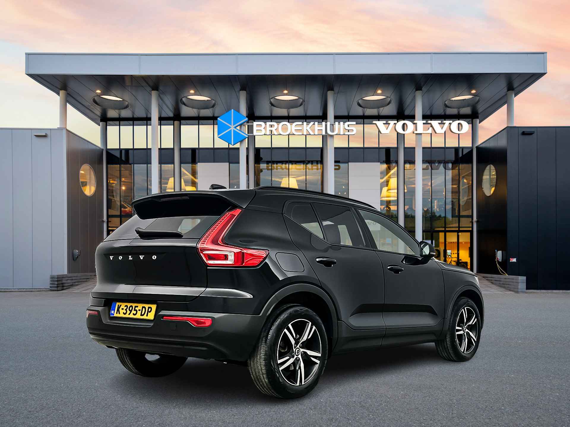 Volvo XC40 T2 A/T R-Design | 18" | Leder Nubuck bekleding | Adaptieve cruise | BLIS | Keyless | Elektr. achterklep | Park Assist achter - 4/29