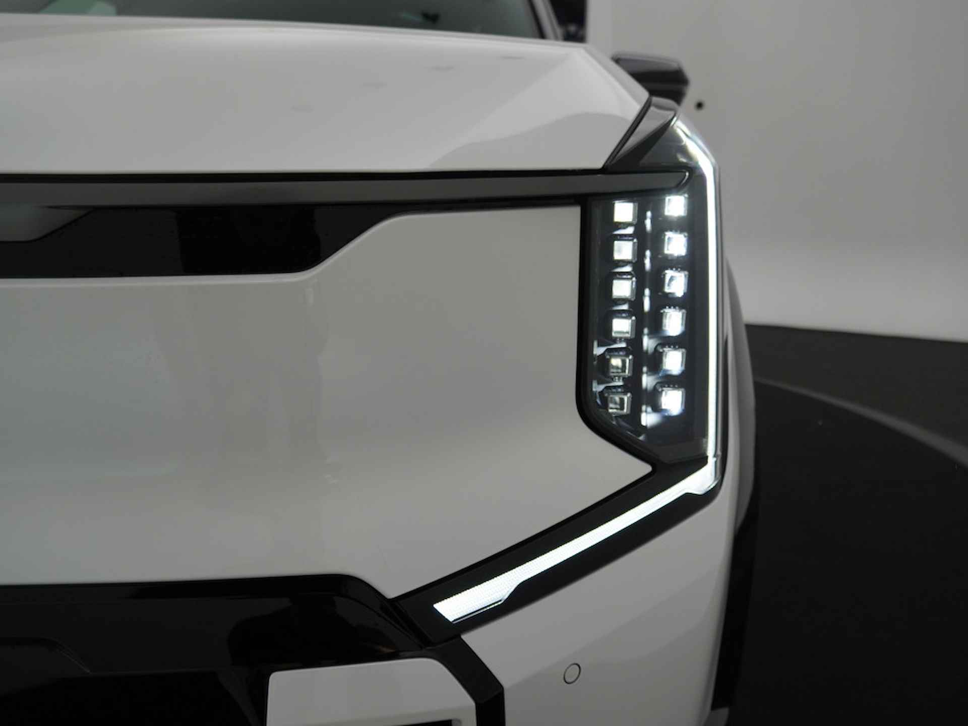 Kia EV9 Launch Edition GT-Line AWD 99.8 kWh - Navigatiesysteem 12,3 inch scherm - Batterijverwarming - Digitale Key - Head-up display - Bi-directioneel laden & Slimladen (V2G/V2H) - Fabrieksgarantie tot 2031 - 8/22