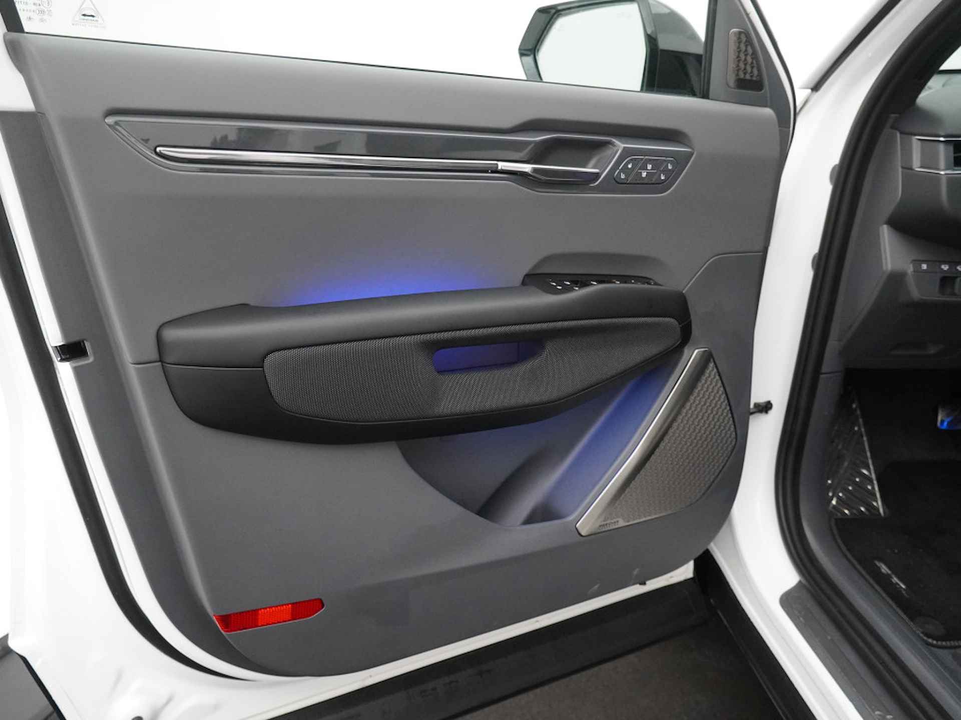Kia EV9 Launch Edition GT-Line AWD 99.8 kWh - Navigatiesysteem 12,3 inch scherm - Batterijverwarming - Digitale Key - Head-up display - Bi-directioneel laden & Slimladen (V2G/V2H) - Fabrieksgarantie tot 2031 - 12/22