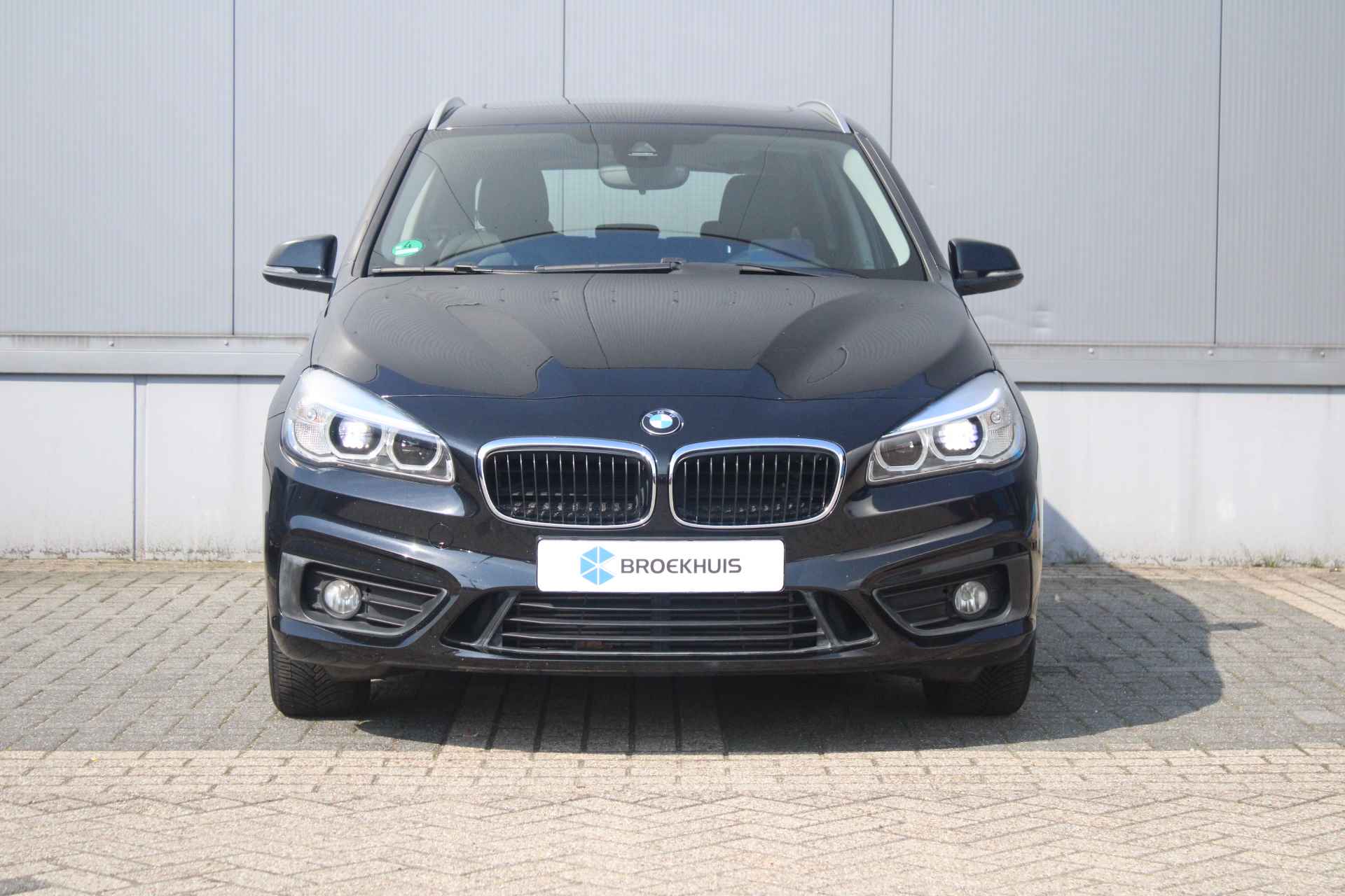 BMW 2 Serie Active Tourer 220i 192pk Essential | PANORAMA DAK | COMFORT STOELEN | HEAD UP DISPLAY | ELEKTR. ACHTERKLEP | LED KOPLAMPEN | - 9/42