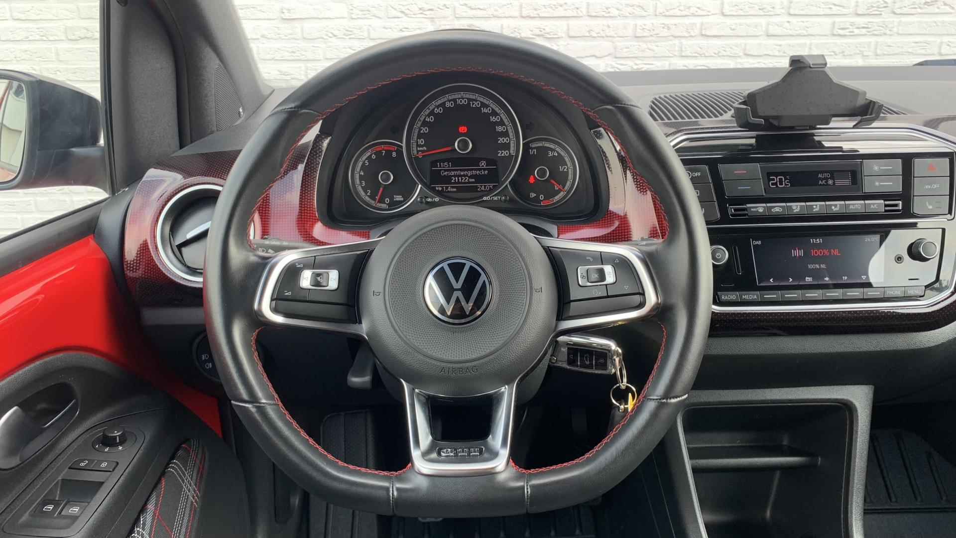 Volkswagen UP! GTI 116pk Camera Pdc Clima Stoelverwarming App connect Topstaat! - 36/56