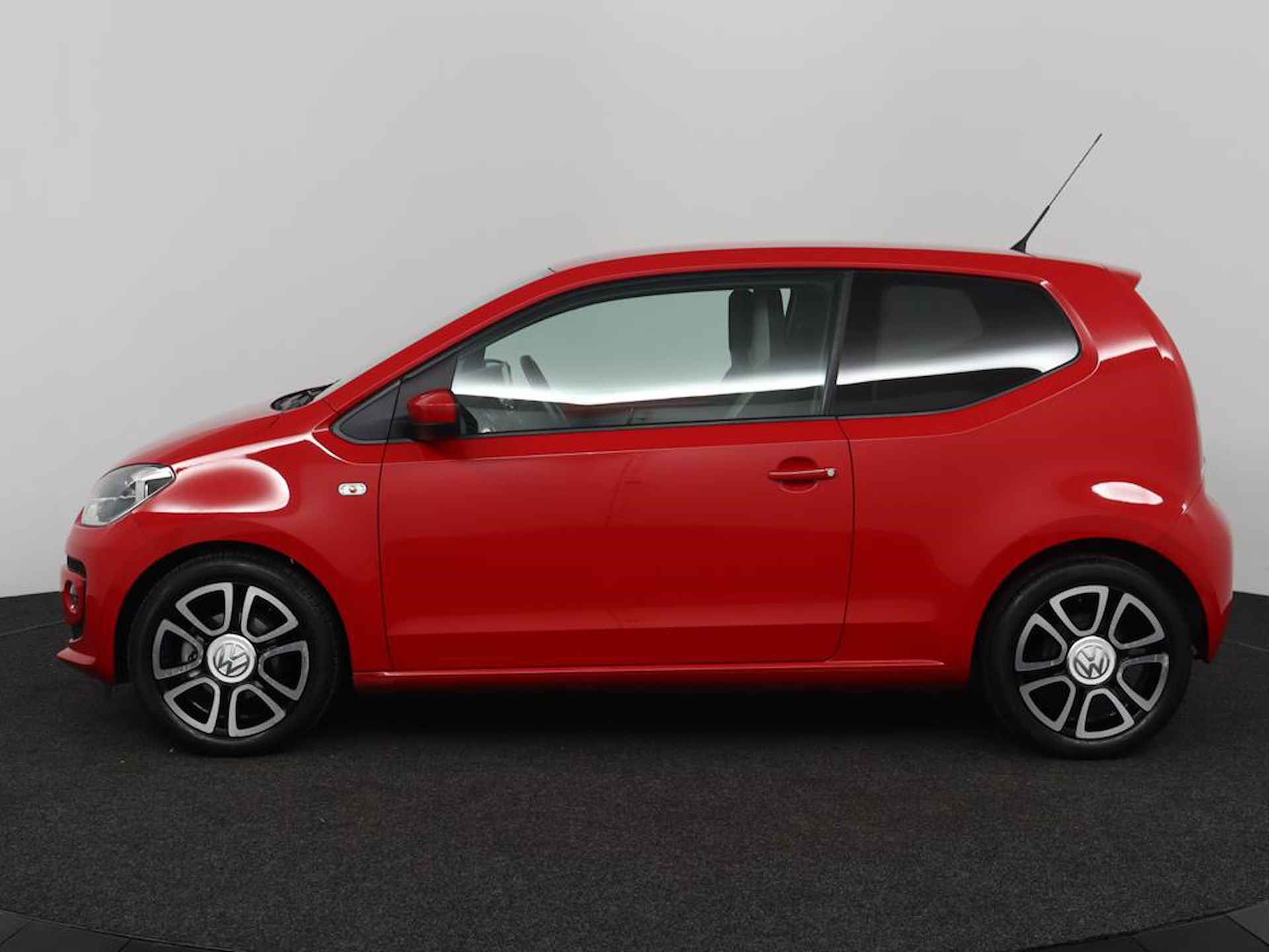 Volkswagen Up! 1.0 high up! BlueMotion |NAP|1e eigenaar|Luxe| - 8/38