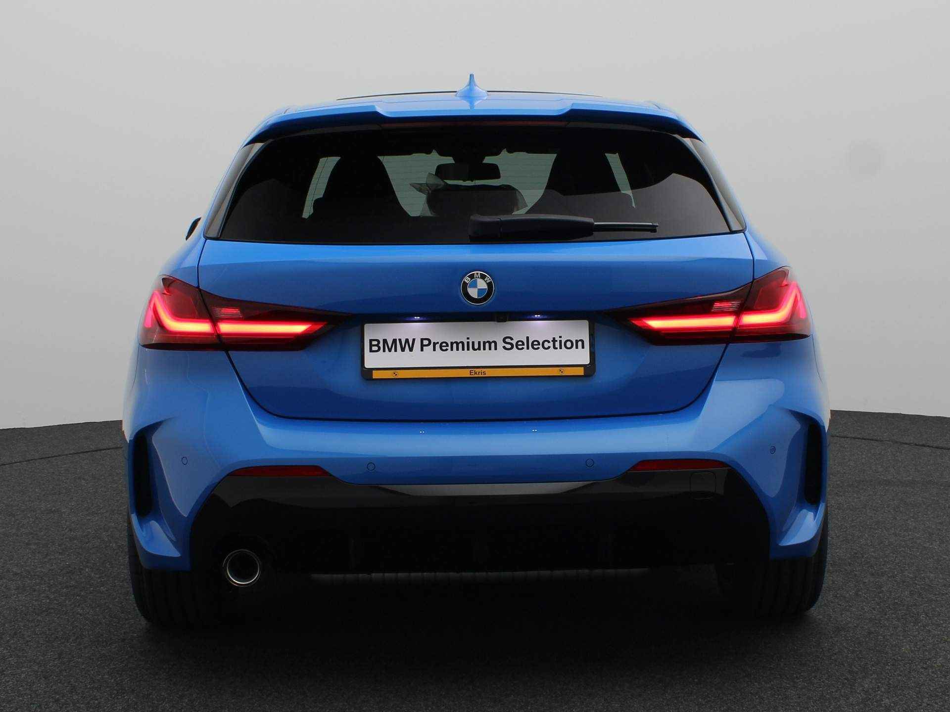 BMW 1 Serie 5-deurs 118i M Sportpakket Comfort Pro Pack Travel Pack / Panoramadak / Harman Kardon / Achteruitrijcamera / Active Cruise Control / 18'' - 5/27
