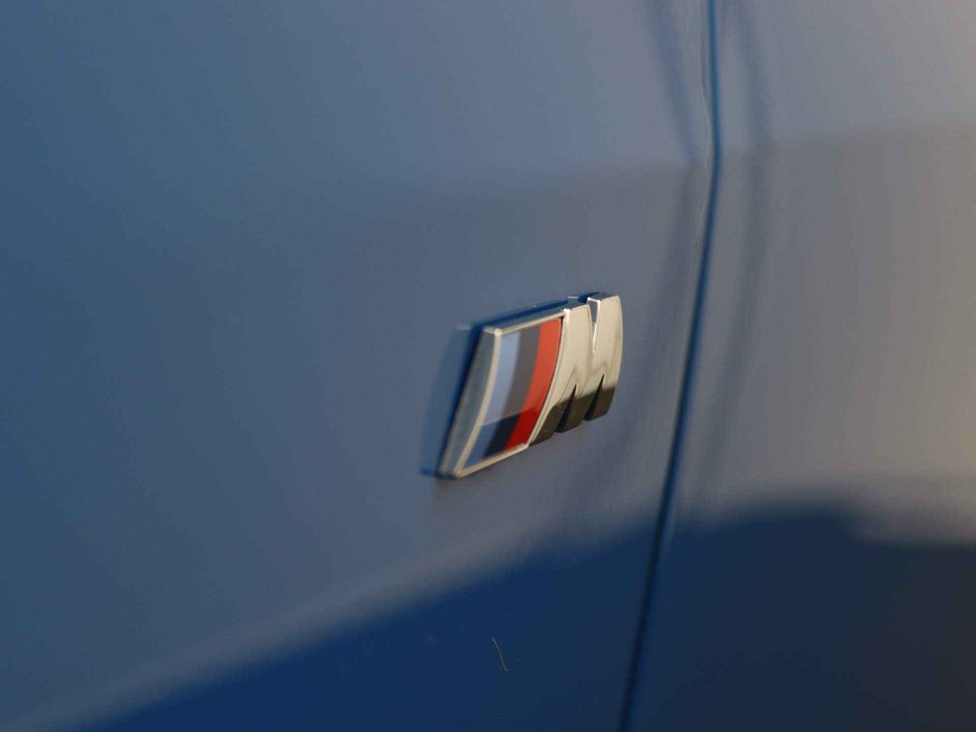 BMW 1 Serie 5-deurs 118i M Sportpakket Comfort Pro Pack Travel Pack / Panoramadak / Harman Kardon / Achteruitrijcamera / Active Cruise Control / 18'' - 10/27