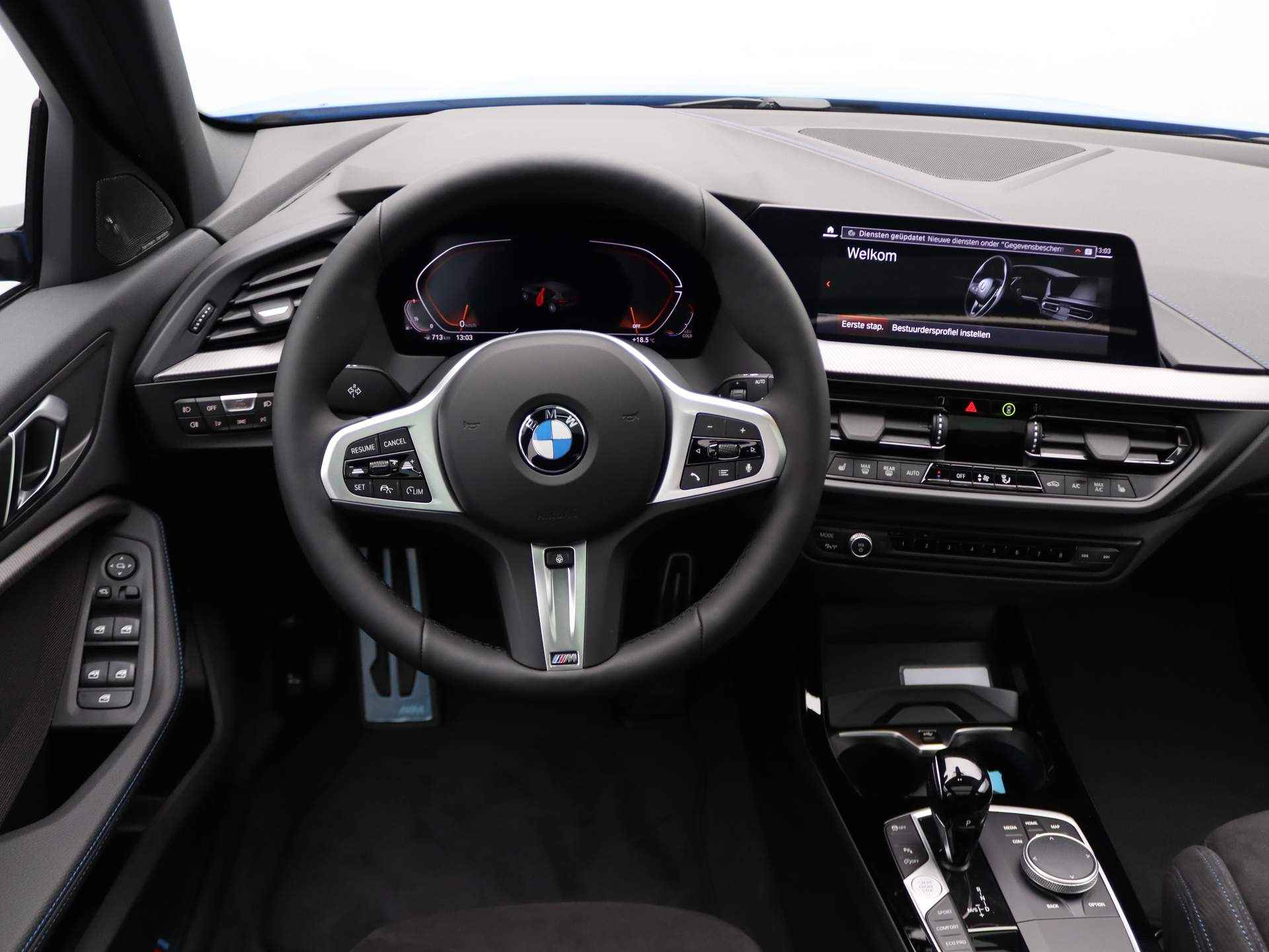 BMW 1 Serie 5-deurs 118i M Sportpakket Comfort Pro Pack Travel Pack / Panoramadak / Harman Kardon / Achteruitrijcamera / Active Cruise Control / 18'' - 24/27