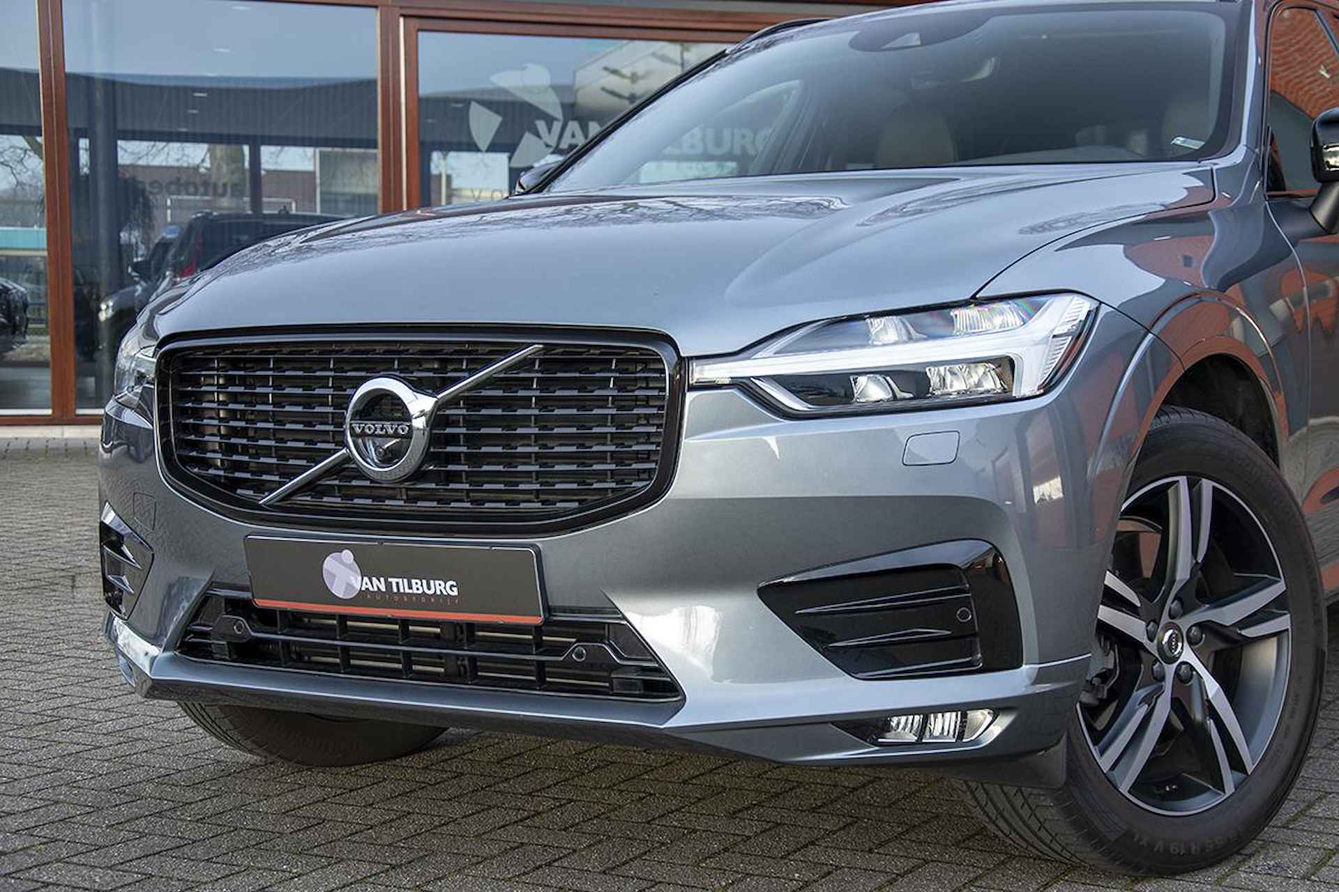 VOLVO XC60 2.0 D4 190 PK R-DESIGN - 2/22