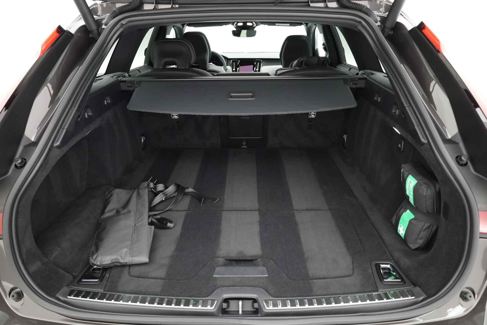 Volvo V90 B4 Ultimate Bright 197pk | Pano | HUD | 360cam | H&K | Memory seats | Standkachel | - 28/38