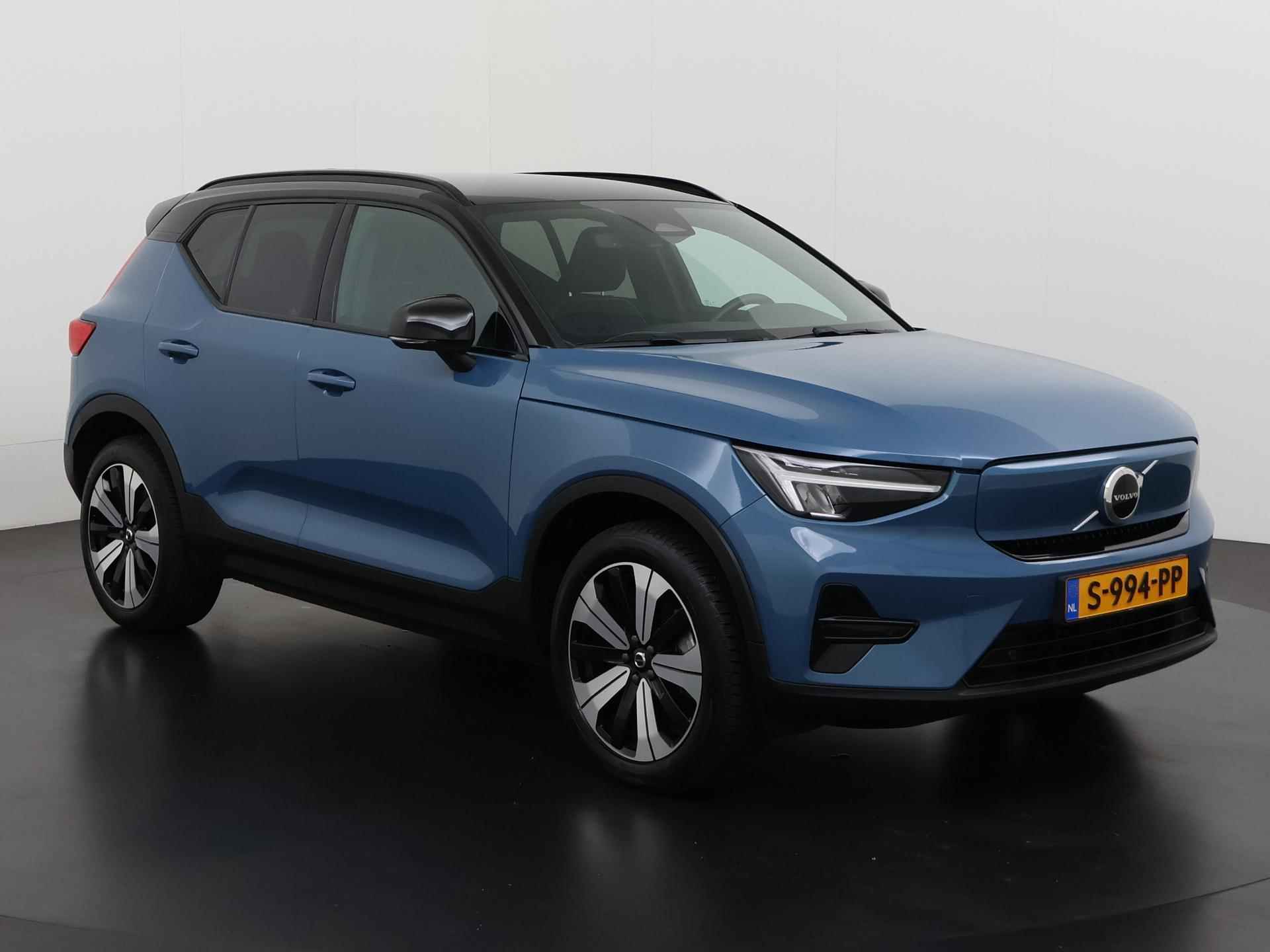 Volvo XC40 Recharge Plus 70 kWh | Leder/alcantara | Trekhaak | Camera | Adapt Cruise | Zondag Open! - 30/42