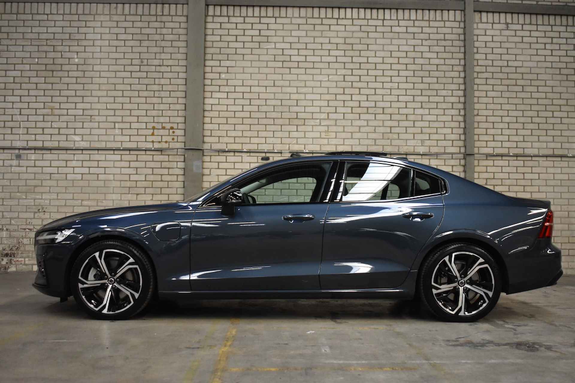 Volvo S60 T6 350pk AWD Ultimate Dark | Climate | Visual Park Assist | Trek - 7/39