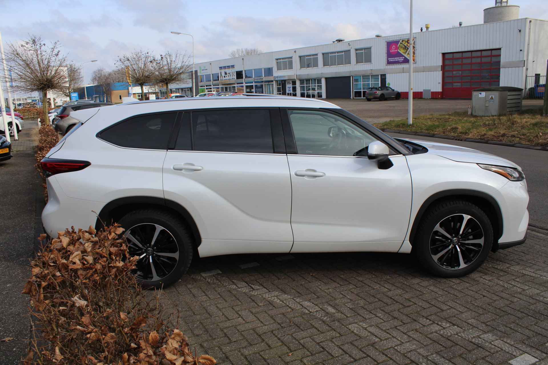 Toyota highlander 2.5 AWD Hybrid Premium 7-pers | Rijklaar | Pano | Stoel/Stuurverwarming | 360 camera | Apple/Android | JBL | - 8/37