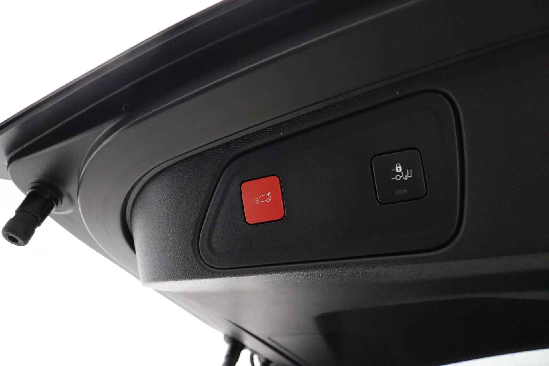 Peugeot 3008 1.2 PureTech GT 130 PK | Automaat | Black Pack | Zwarte Velgen | Stoelverwarming | Alcantara | Active Cruise Control | Telefoon Draadloos Laden | Voorraad Nieuw - 14/36