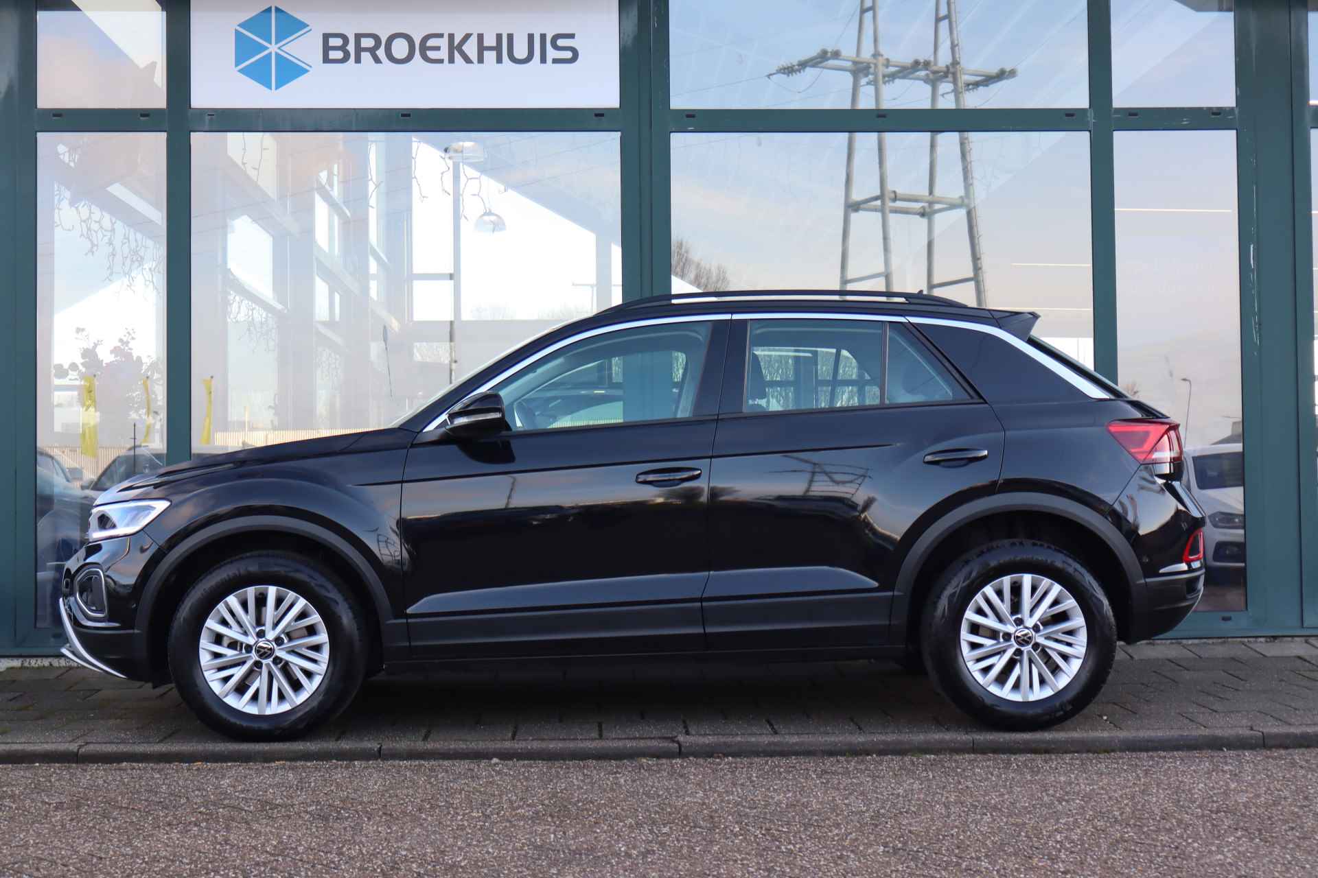 Volkswagen T-Roc 1.0 TSI Life | Cruise Control | Navigatie | Apple Carplay/Android Auto | - 2/26