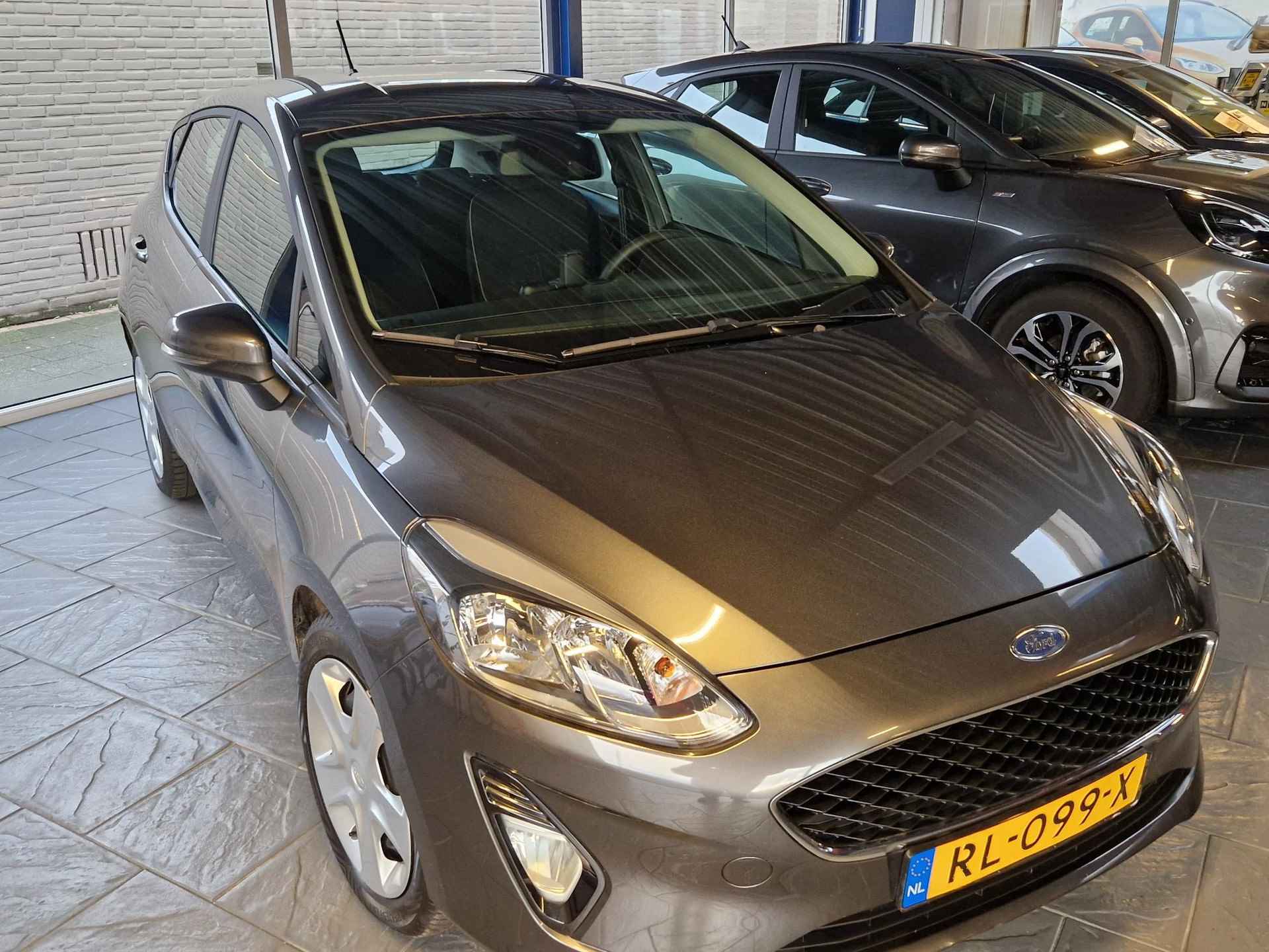 Ford Fiesta 1.1 Trend Ned.auto- trekhaak - 4 seizoenenbanden - 2/28