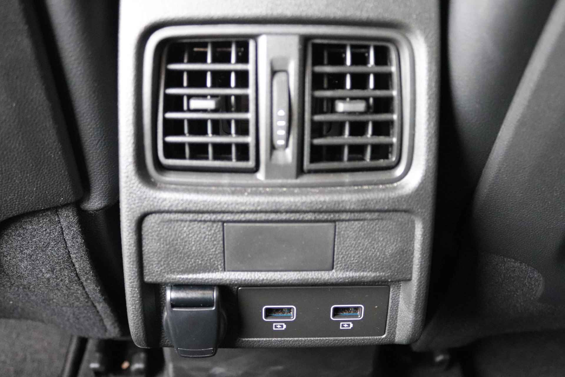 Renault Arkana 1.6 E-Tech hybrid 145 E-Tech Engineered | Navigatie | Apple Carplay | Camera | Parkeersensoren | Winter-pakket | LED Koplampen | - 33/36