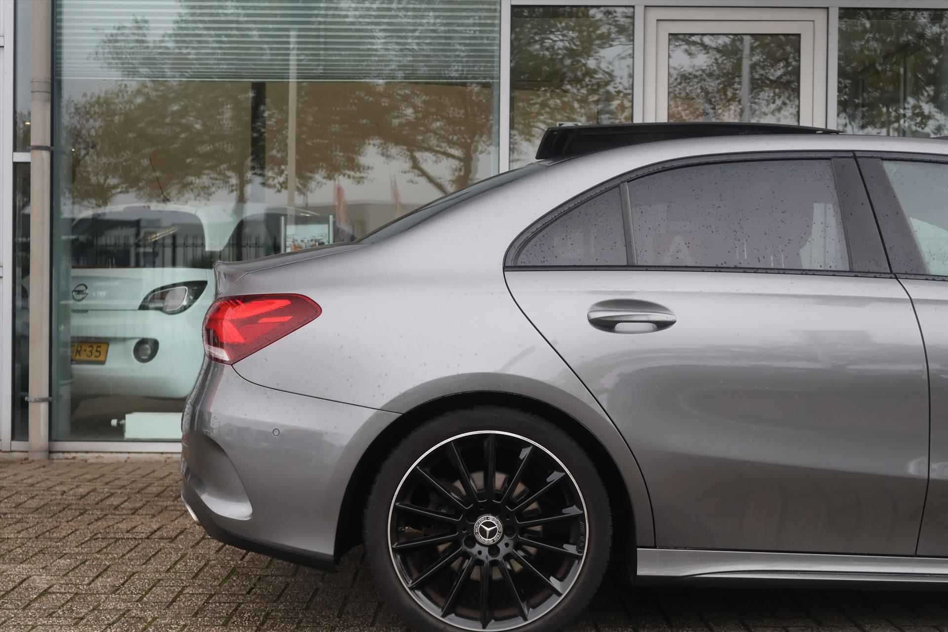 Mercedes A-Klasse Limousine A 200 AMG-Line 163pk | Pano | Carplay | Camera | Cruise | Keyless Go | 1e Eigenaar - 24/40