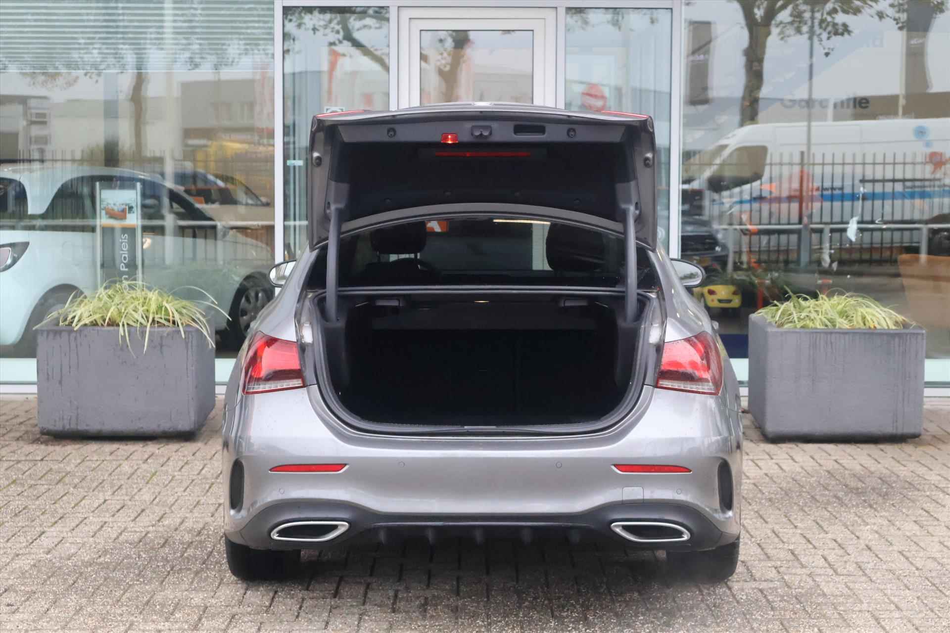 Mercedes A-Klasse Limousine A 200 AMG-Line 163pk | Pano | Carplay | Camera | Cruise | Keyless Go | 1e Eigenaar - 29/40