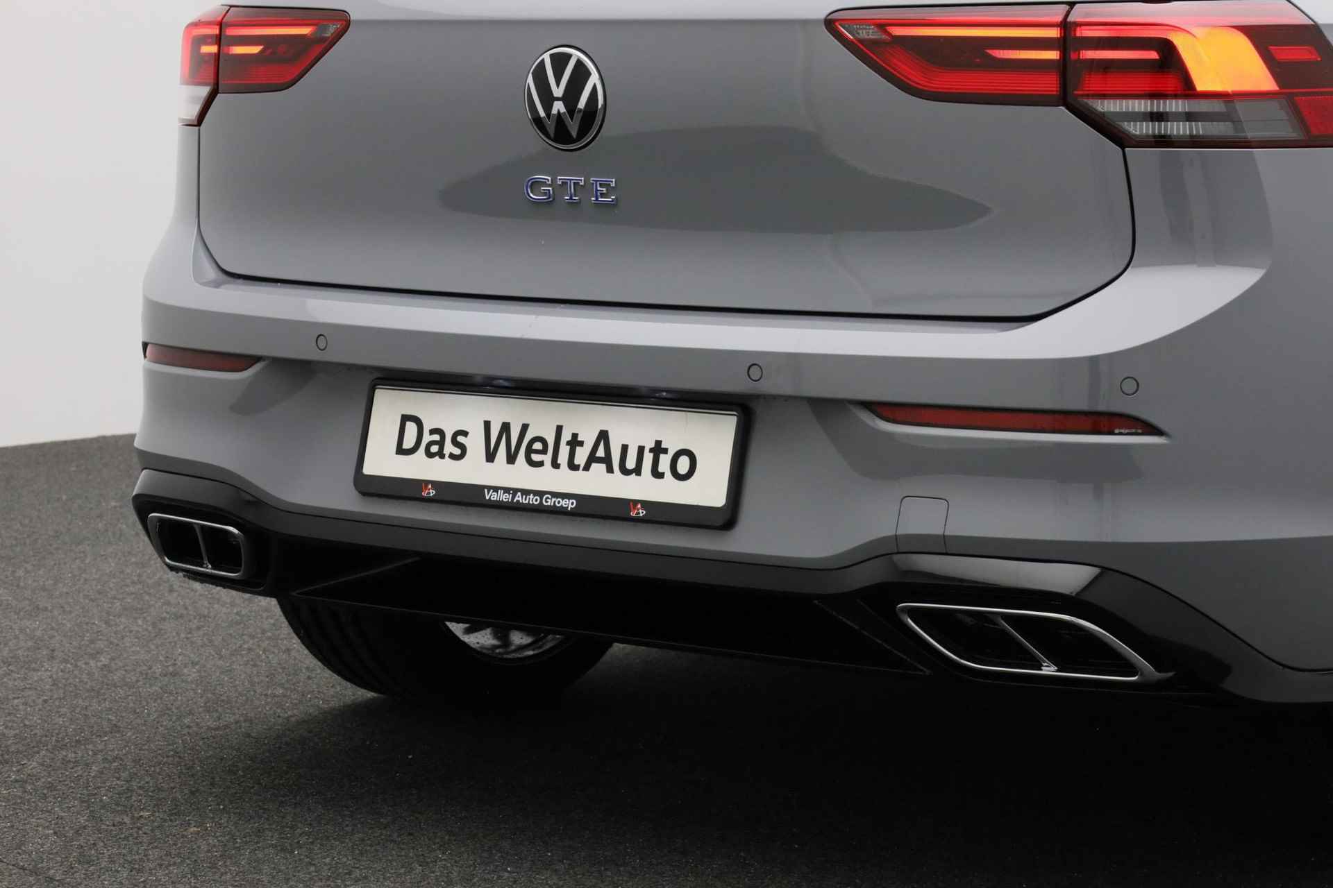 Volkswagen Golf 1.4 245PK DSG eHybrid GTE | Pano | 19 inch | Eibach verlagingsset | R-Line diffuser | Maxton frontspoiler - 16/44