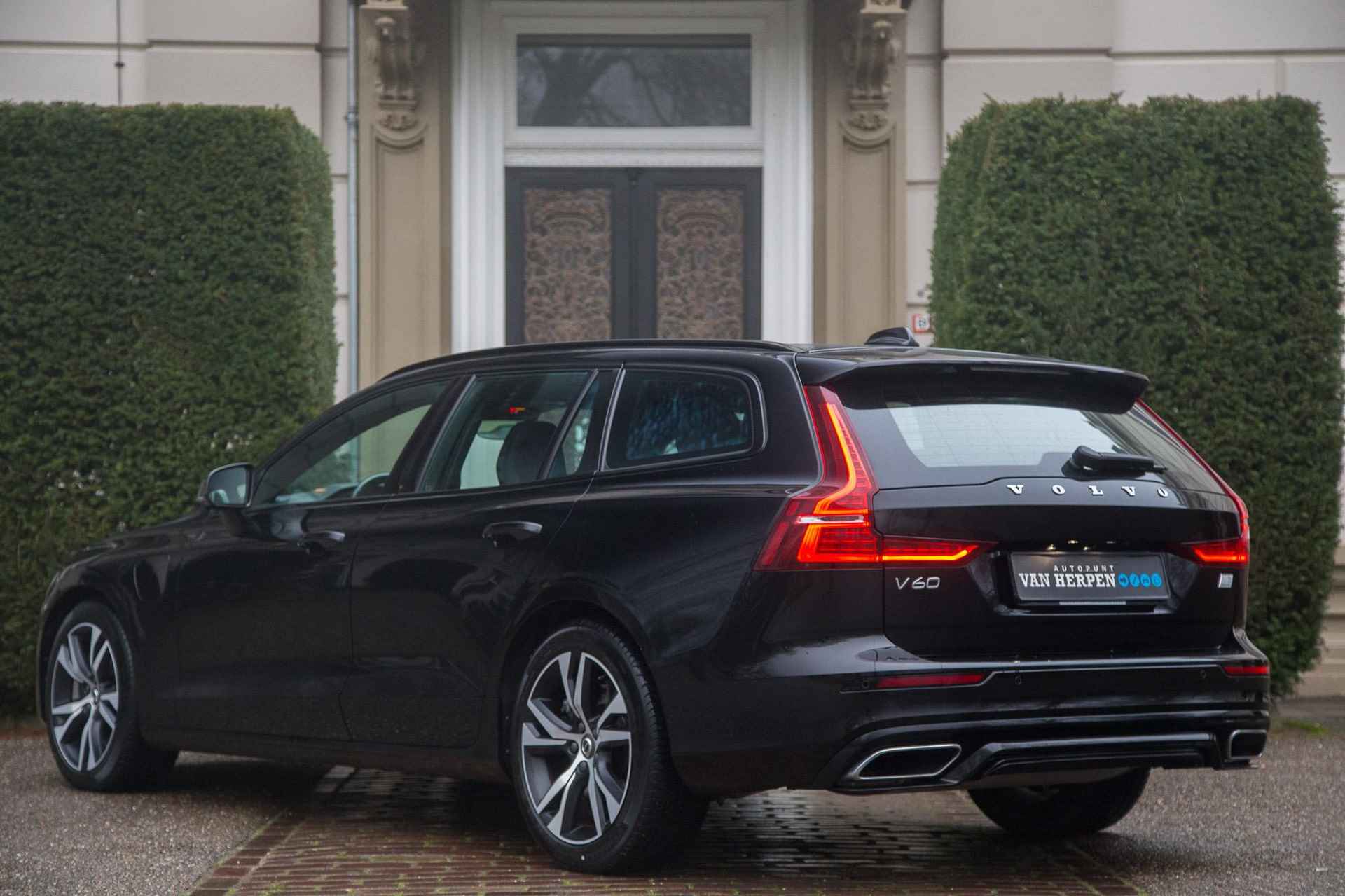 Volvo V60 2.0 T6 Recharge AWD R-Design Pilot Assist | BLIS | Stuur- en stoelverw | 1e eign - 2/53