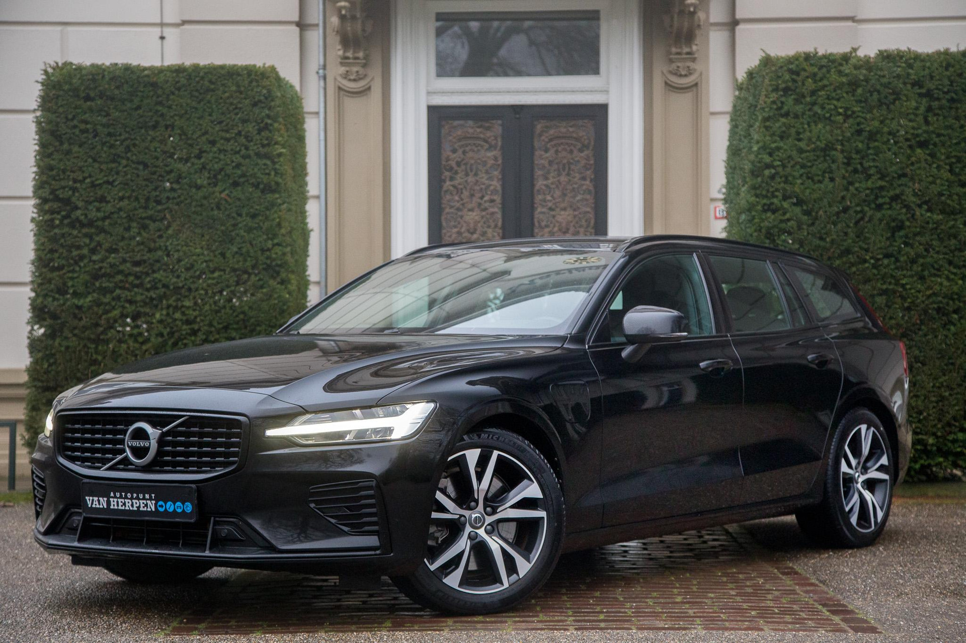 Volvo V60 2.0 T6 Recharge AWD R-Design Pilot Assist | BLIS | Stuur- en stoelverw | 1e eign