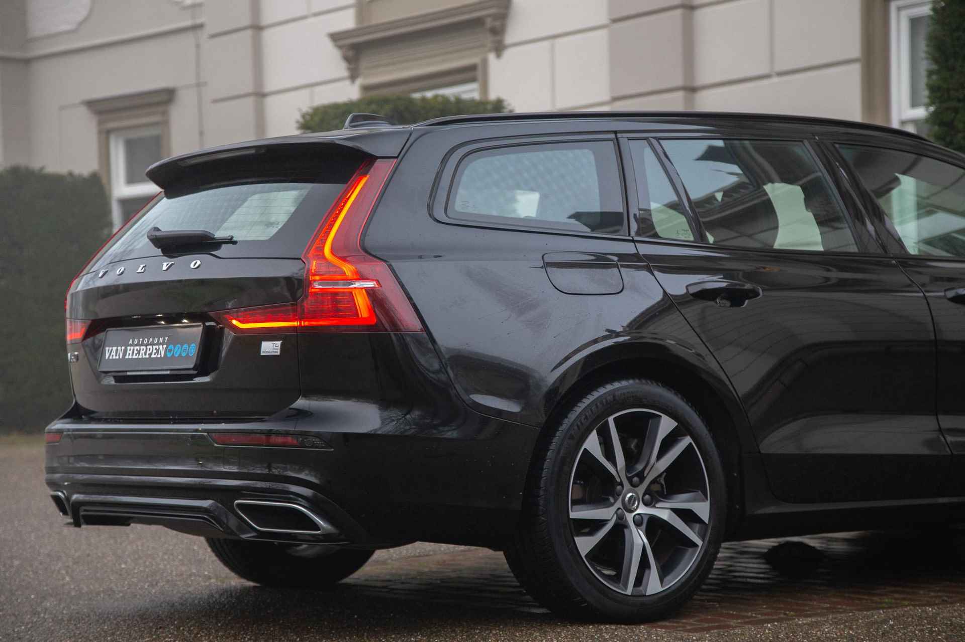 Volvo V60 2.0 T6 Recharge AWD R-Design Pilot Assist | BLIS | Stuur- en stoelverw | 1e eign - 12/53