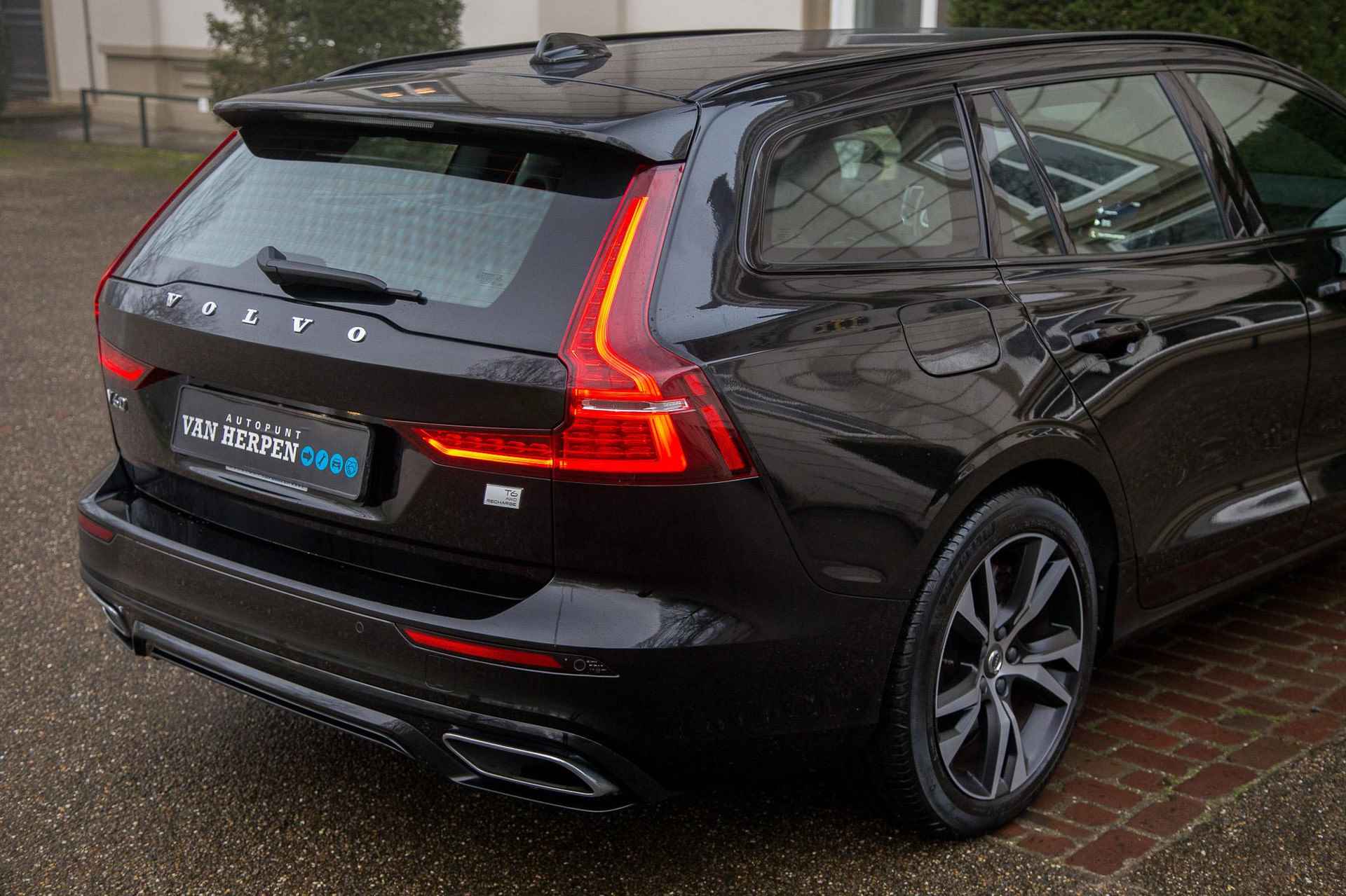 Volvo V60 2.0 T6 Recharge AWD R-Design Pilot Assist | BLIS | Stuur- en stoelverw | 1e eign - 13/53