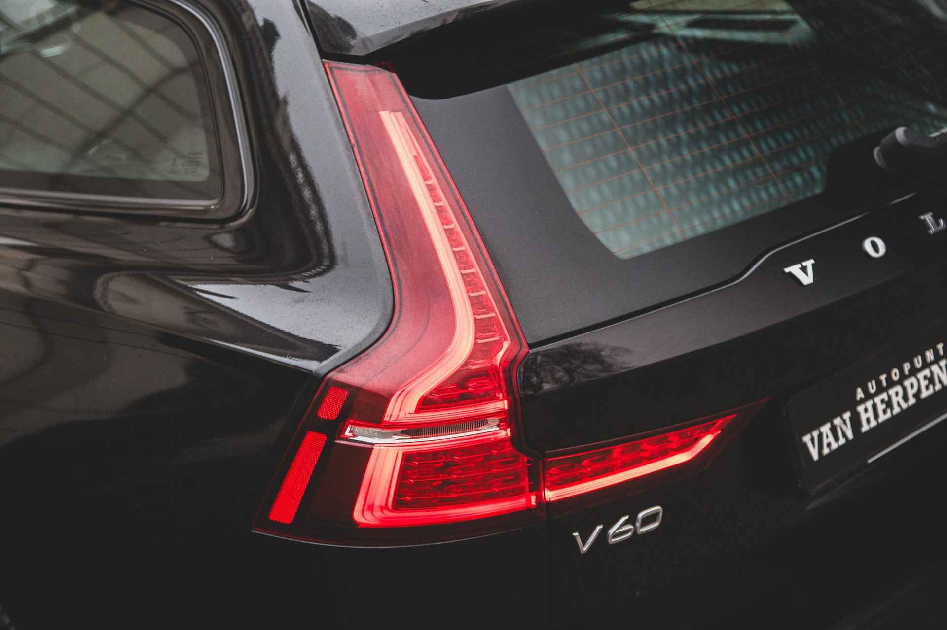 Volvo V60 2.0 T6 Recharge AWD R-Design Pilot Assist | BLIS | Stuur- en stoelverw | 1e eign - 14/53