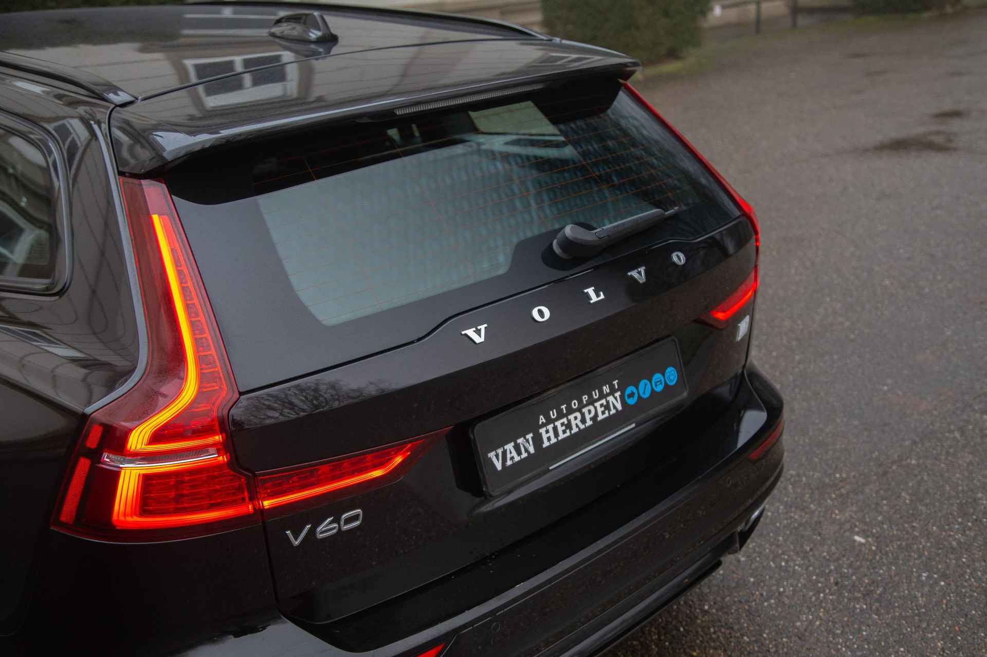 Volvo V60 2.0 T6 Recharge AWD R-Design Pilot Assist | BLIS | Stuur- en stoelverw | 1e eign - 15/53