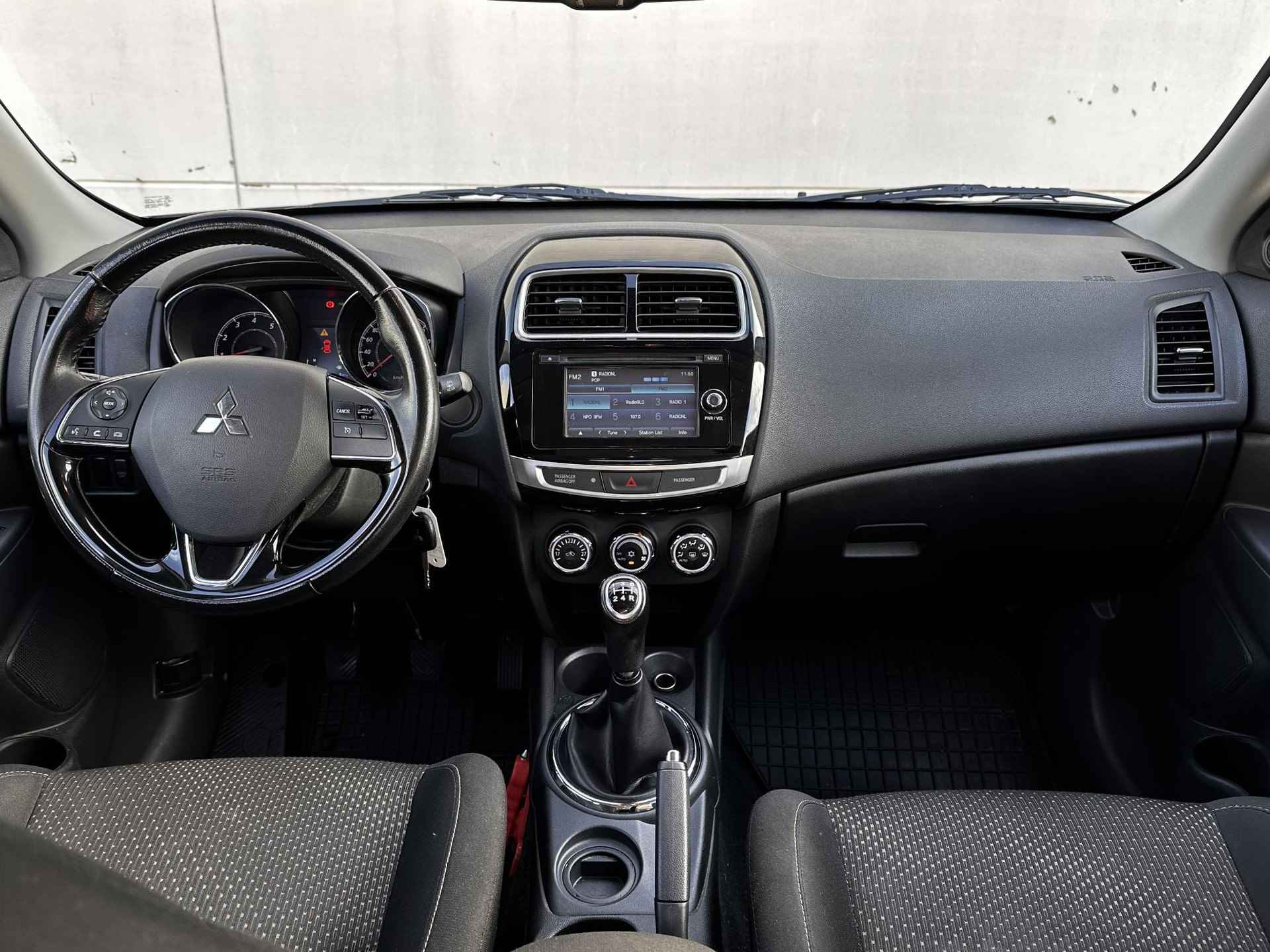 Mitsubishi ASX 1.6 Cleartec Intense / Cruise Control / Climate Control / Trekhaak / Stoelverwarming / 18" lichtmetalen velgen / Achteruitrijcamera / Bluetooth / - 2/28