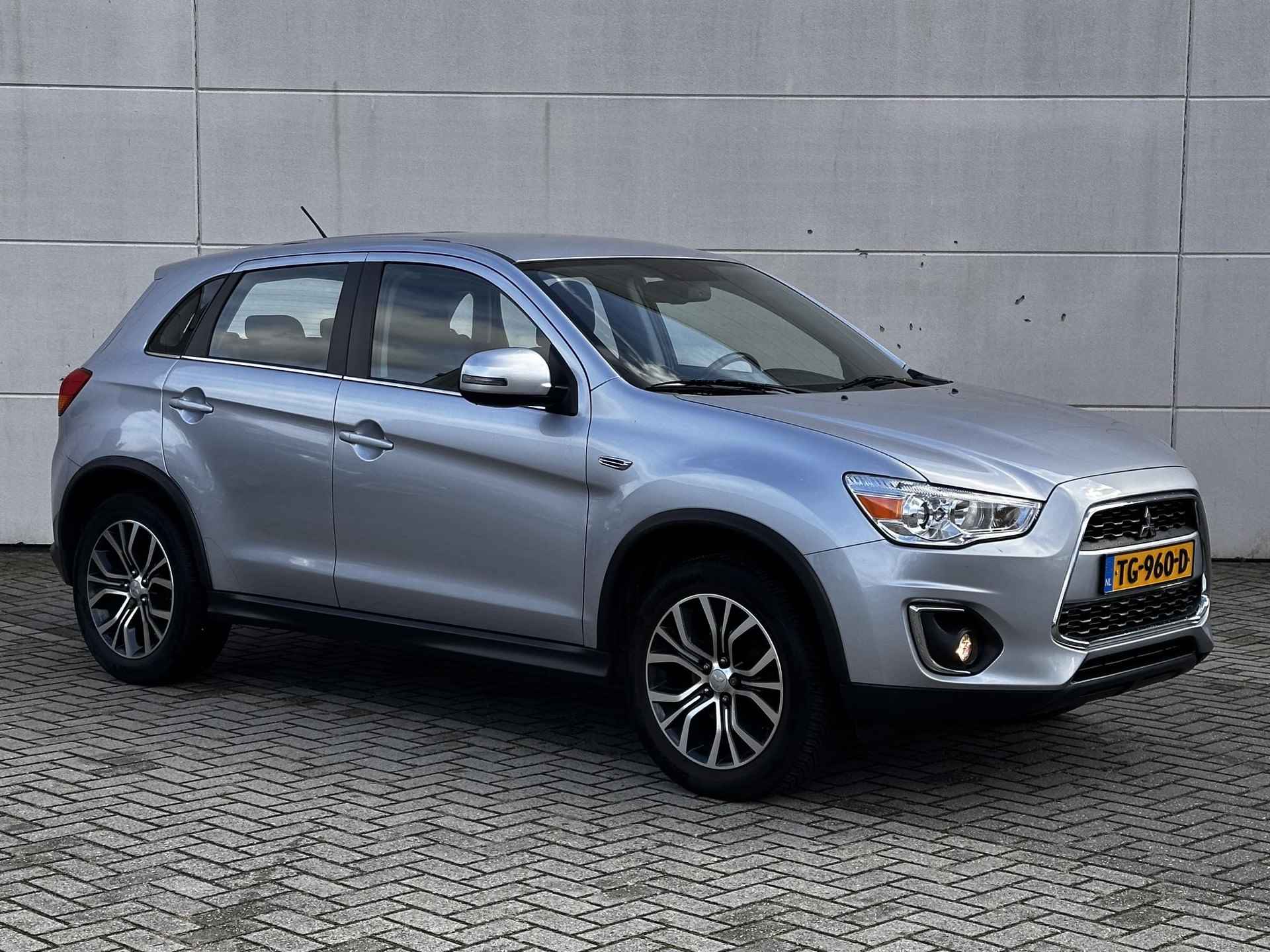 Mitsubishi ASX 1.6 Cleartec Intense / Cruise Control / Climate Control / Trekhaak / Stoelverwarming / 18" lichtmetalen velgen / Achteruitrijcamera / Bluetooth / - 4/28