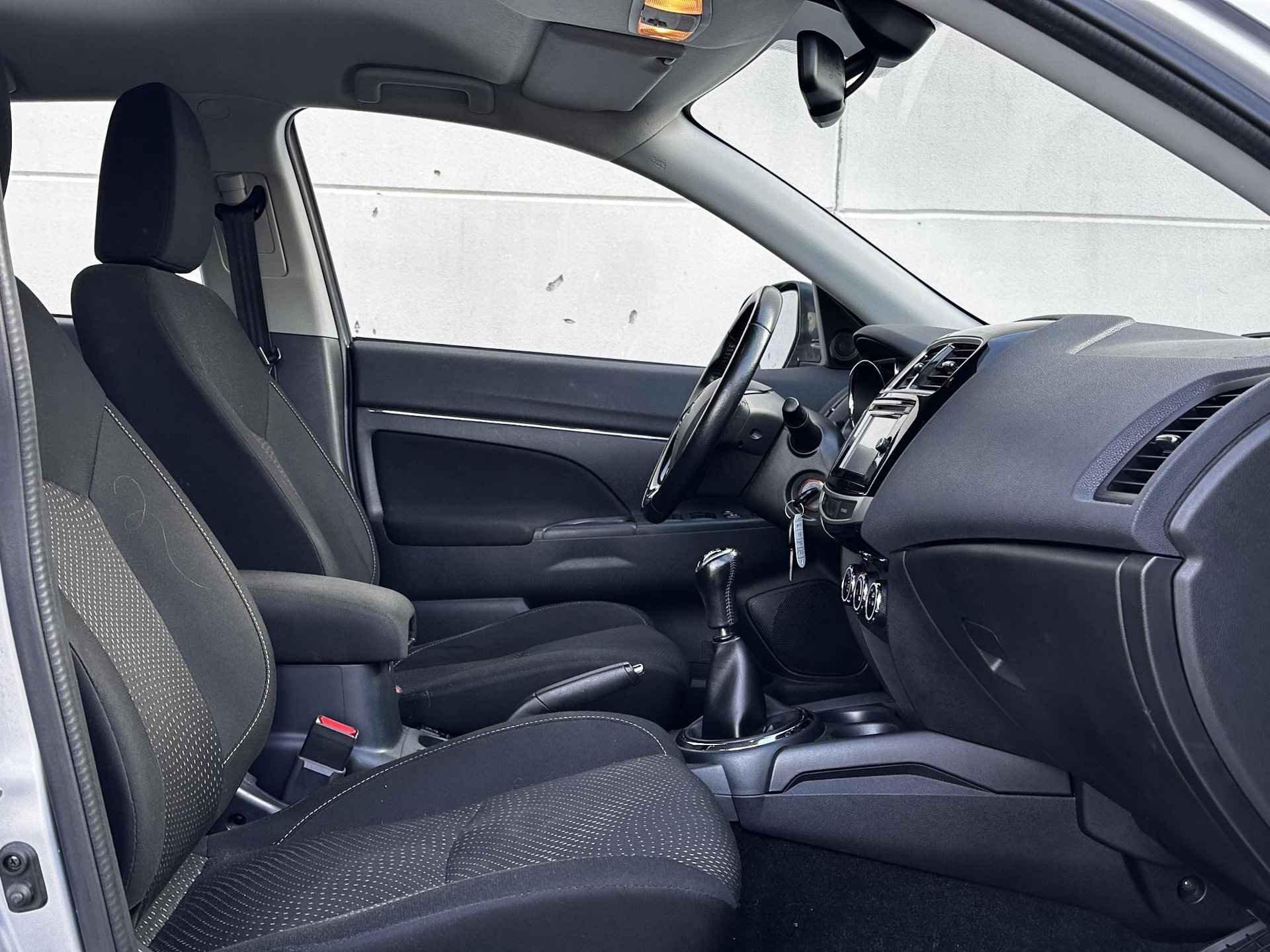 Mitsubishi ASX 1.6 Cleartec Intense / Cruise Control / Climate Control / Trekhaak / Stoelverwarming / 18" lichtmetalen velgen / Achteruitrijcamera / Bluetooth / - 6/28