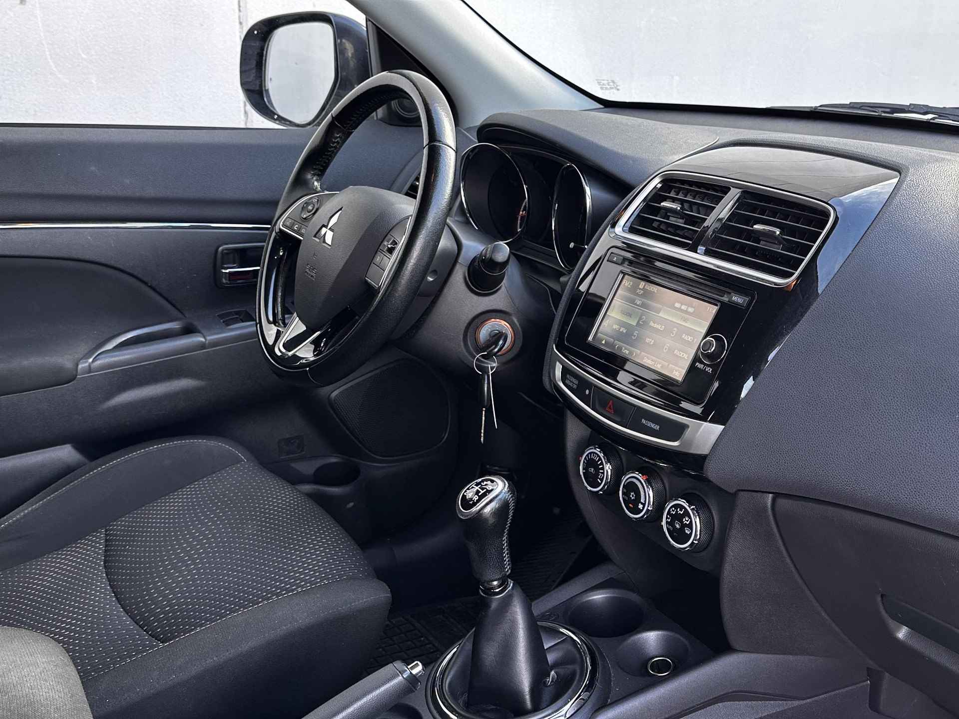 Mitsubishi ASX 1.6 Cleartec Intense / Cruise Control / Climate Control / Trekhaak / Stoelverwarming / 18" lichtmetalen velgen / Achteruitrijcamera / Bluetooth / - 9/28