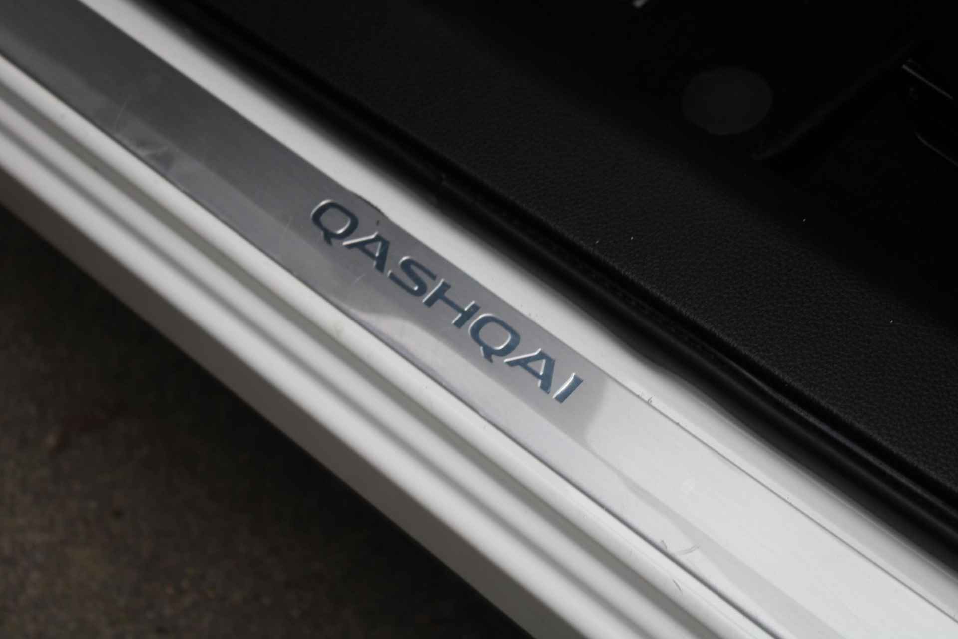 Nissan Qashqai 1.2 N-Vision | AUTOMAAT | NAVIGATIE | PANORAMADAK | - 19/45
