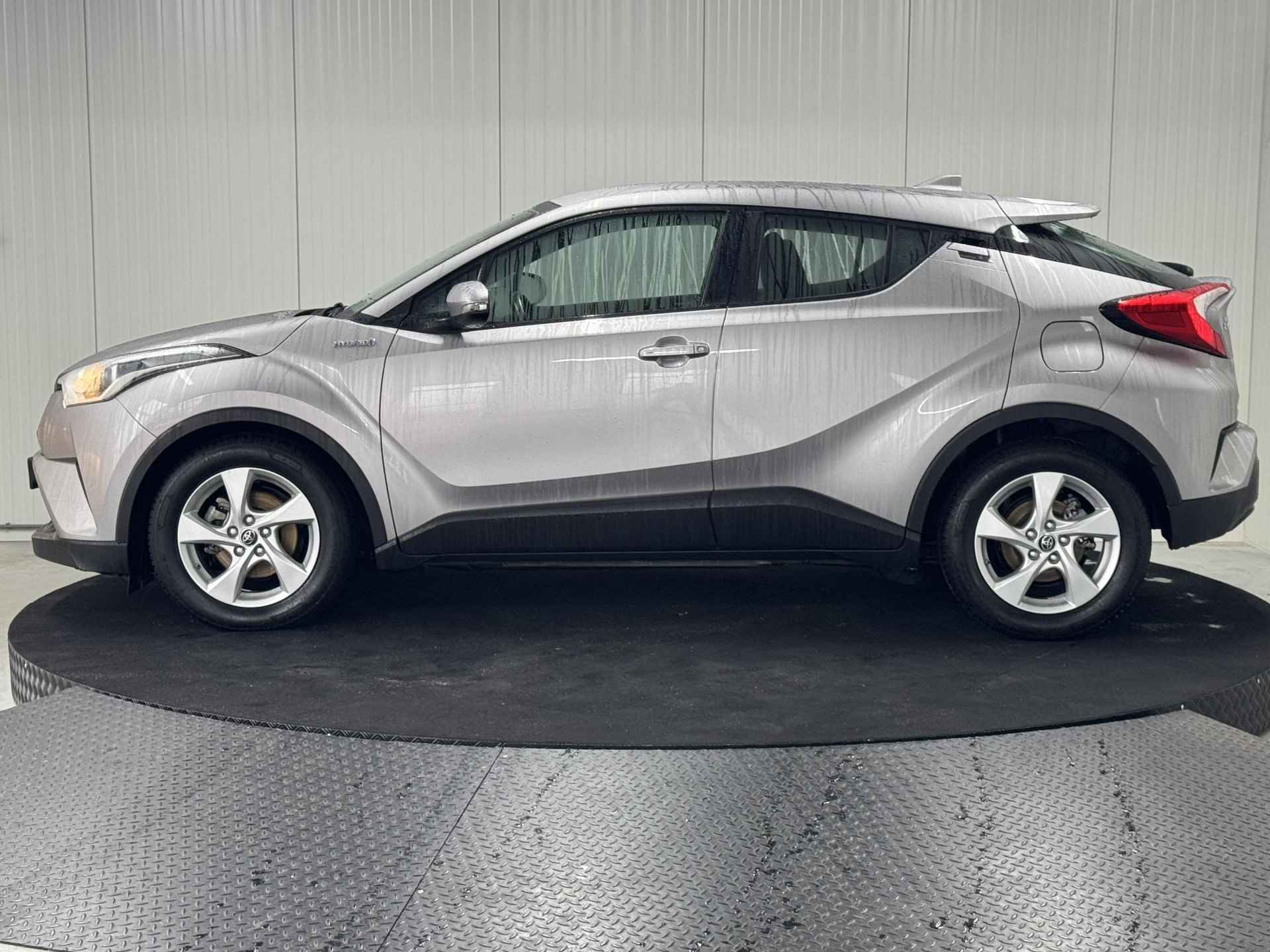 Toyota C-HR 1.8 Hybrid Dynamic gereserveerd - 2/16