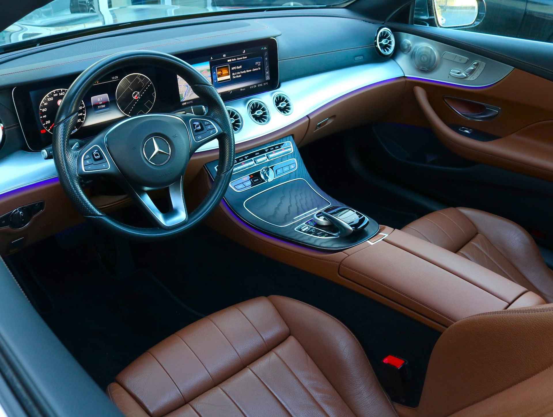 Mercedes-Benz E-Klasse Coupé 200 Premium | Panoramadak | Apple Carplay | Trekhaak - 10/22