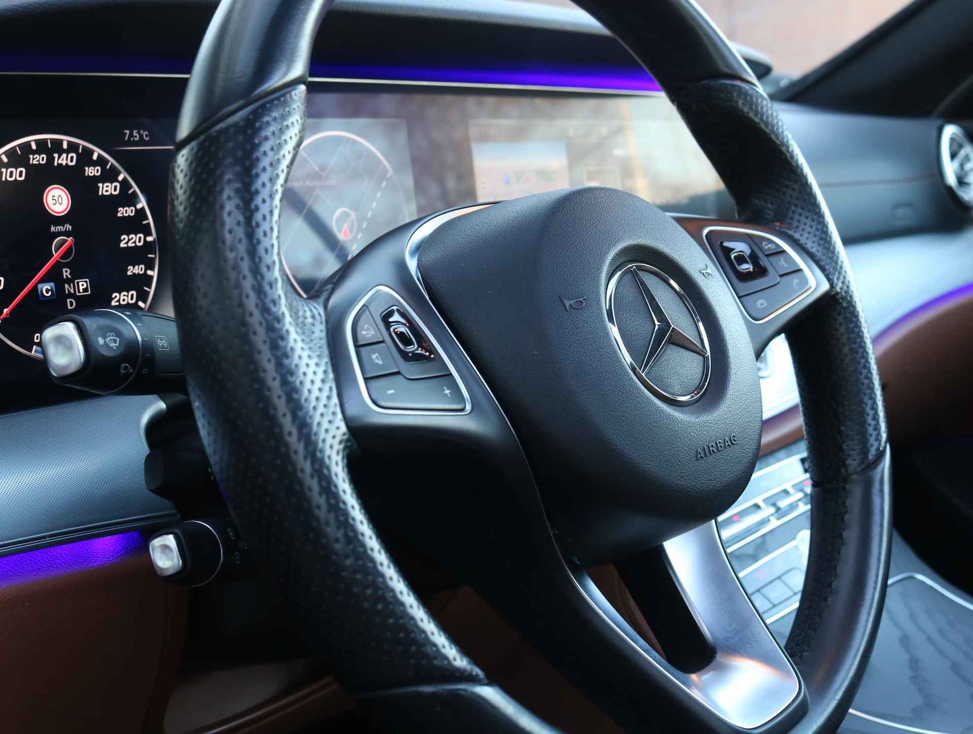 Mercedes-Benz E-Klasse Coupé 200 Premium | Panoramadak | Apple Carplay | Trekhaak - 12/22