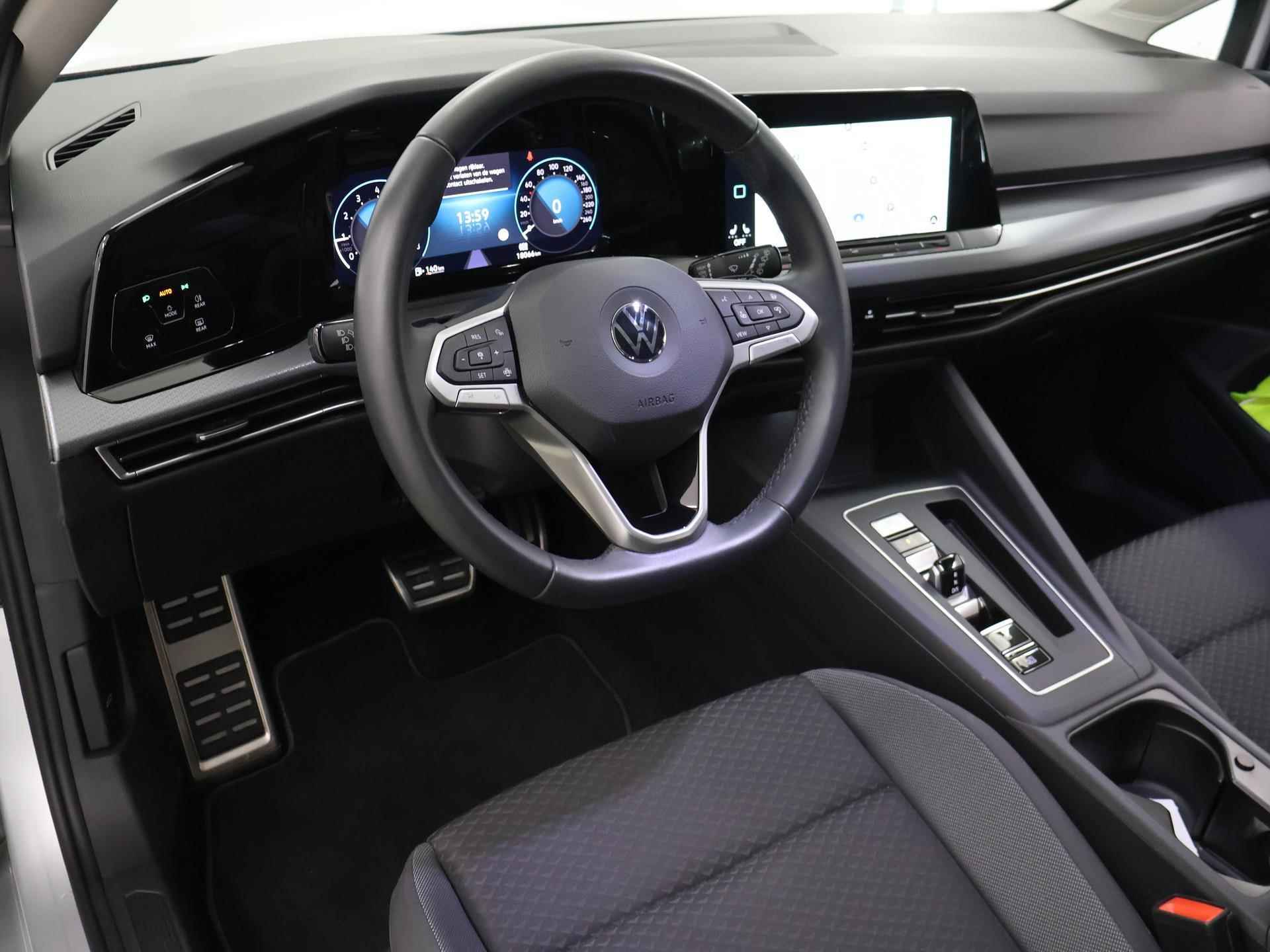 Volkswagen Golf 1.0 eTSI Life  | Panoramadak | Automaat | Navigatiesysteem | Adaptieve Cruise Control | Stoelverwarming | Digitaal Dashboard | Sfeerverlichting | Apple Carplay/Android Auto | - 8/42