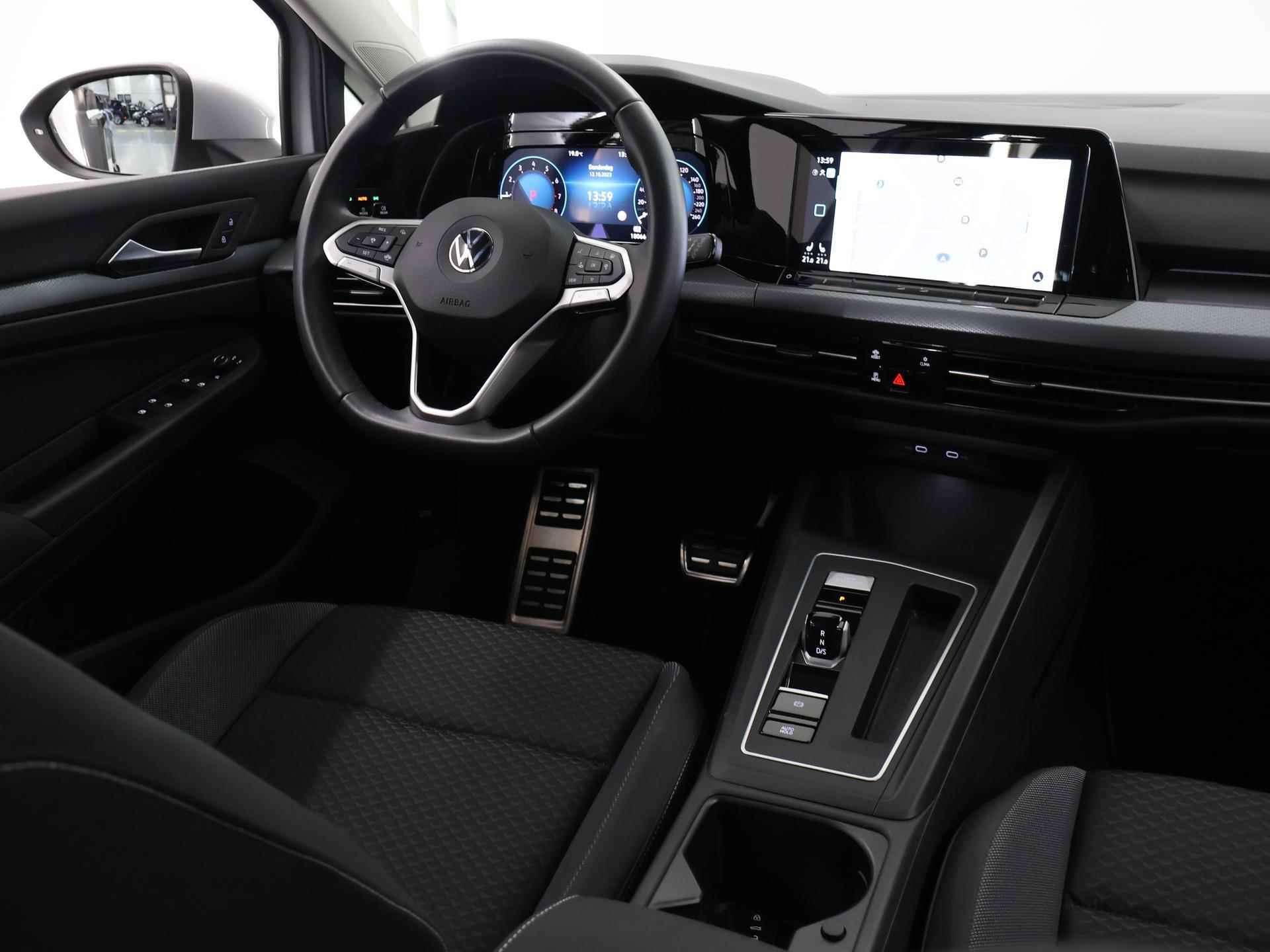 Volkswagen Golf 1.0 eTSI Life  | Panoramadak | Automaat | Navigatiesysteem | Adaptieve Cruise Control | Stoelverwarming | Digitaal Dashboard | Sfeerverlichting | Apple Carplay/Android Auto | - 10/42