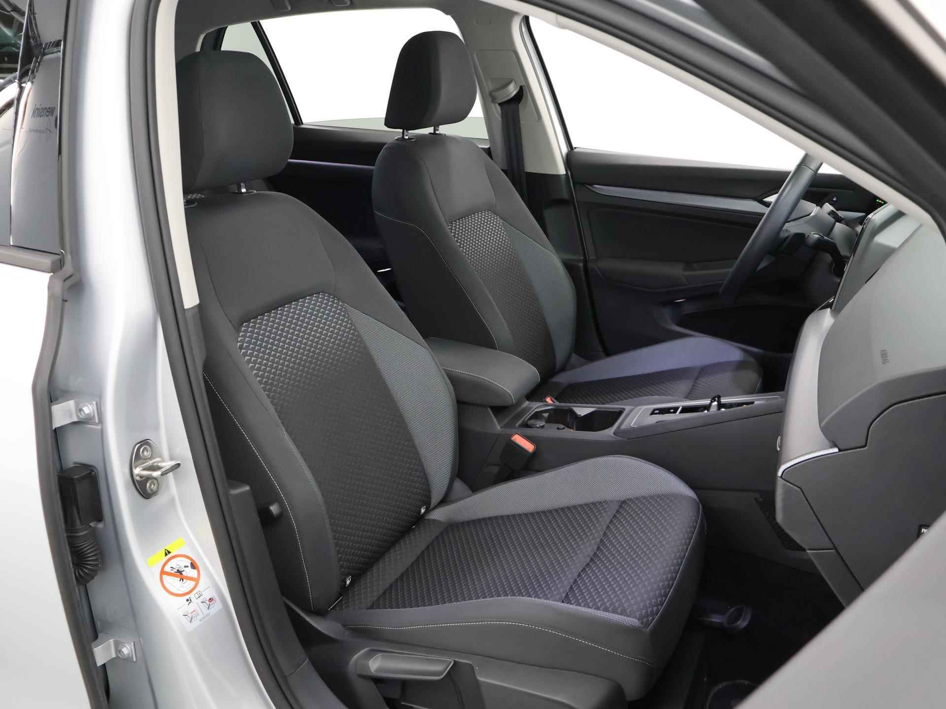 Volkswagen Golf 1.0 eTSI Life  | Panoramadak | Automaat | Navigatiesysteem | Adaptieve Cruise Control | Stoelverwarming | Digitaal Dashboard | Sfeerverlichting | Apple Carplay/Android Auto | - 11/42