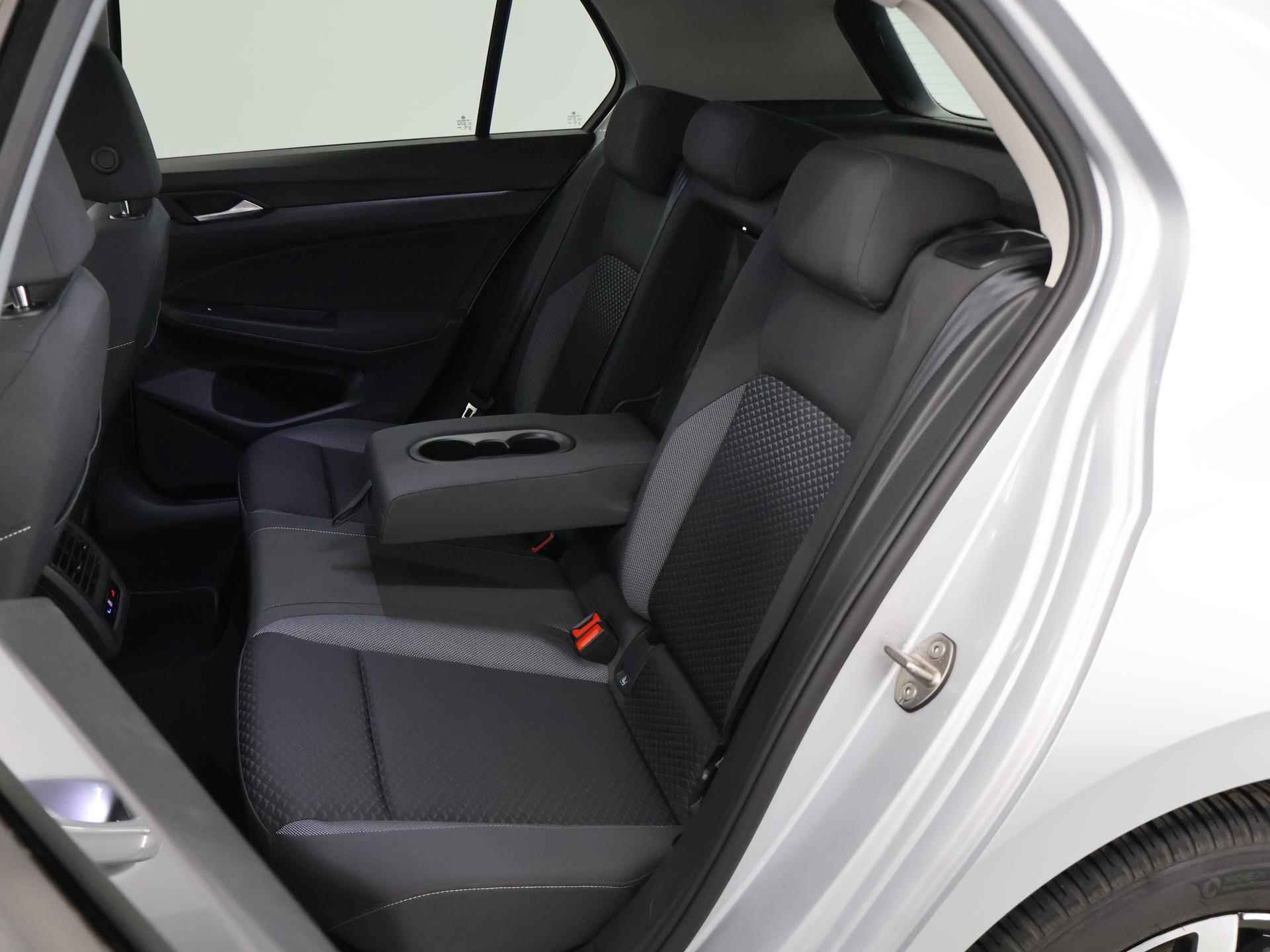 Volkswagen Golf 1.0 eTSI Life  | Panoramadak | Automaat | Navigatiesysteem | Adaptieve Cruise Control | Stoelverwarming | Digitaal Dashboard | Sfeerverlichting | Apple Carplay/Android Auto | - 12/42