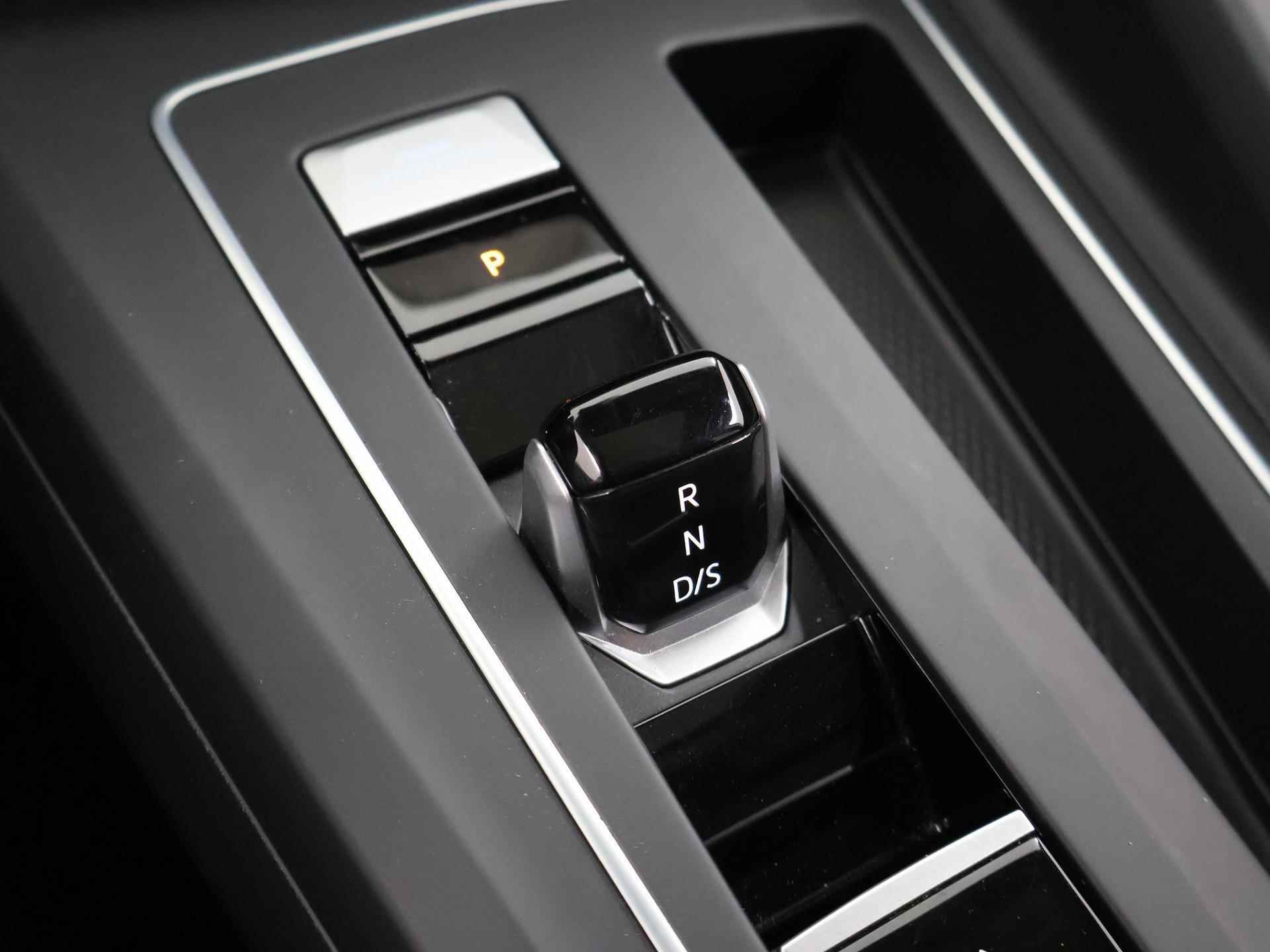 Volkswagen Golf 1.0 eTSI Life  | Panoramadak | Automaat | Navigatiesysteem | Adaptieve Cruise Control | Stoelverwarming | Digitaal Dashboard | Sfeerverlichting | Apple Carplay/Android Auto | - 30/42
