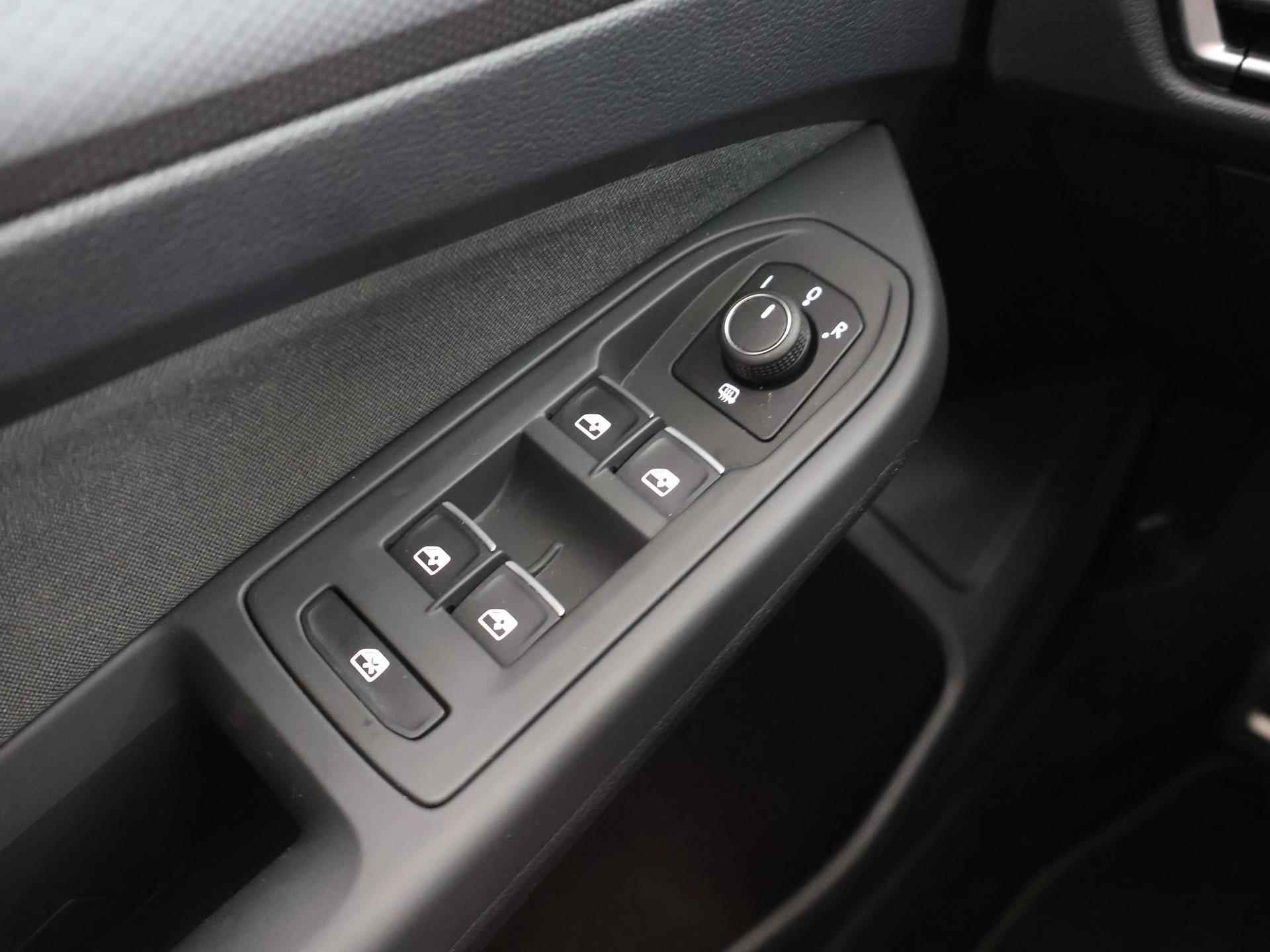 Volkswagen Golf 1.0 eTSI Life  | Panoramadak | Automaat | Navigatiesysteem | Adaptieve Cruise Control | Stoelverwarming | Digitaal Dashboard | Sfeerverlichting | Apple Carplay/Android Auto | - 38/42