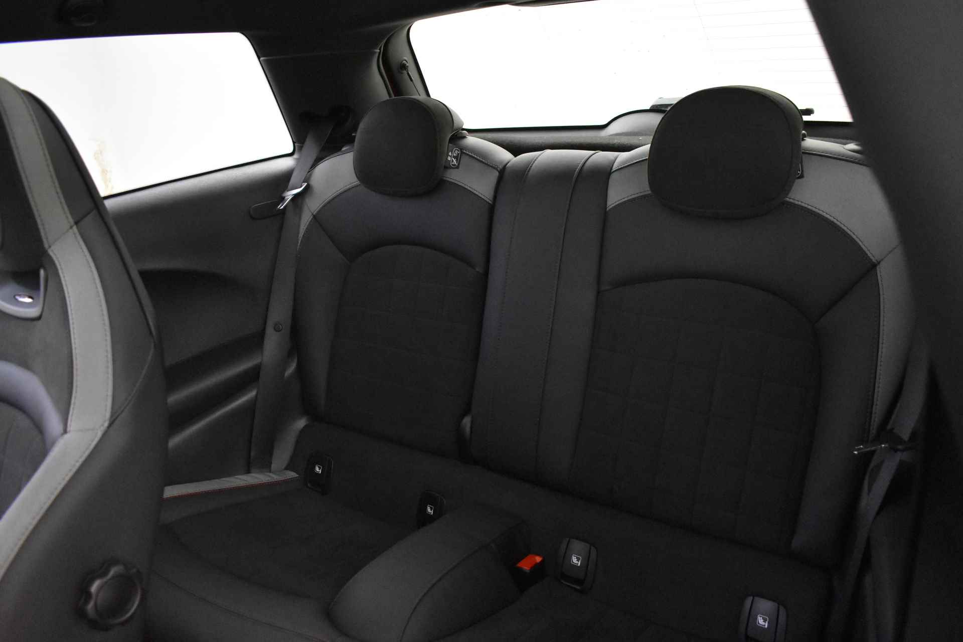 MINI Hatchback Cooper S JCW Automaat / Panoramadak / Achteruitrijcamera / JCW Sportstoelen / Harman-Kardon / Park Assistant / LED / Comfort Access - 15/47