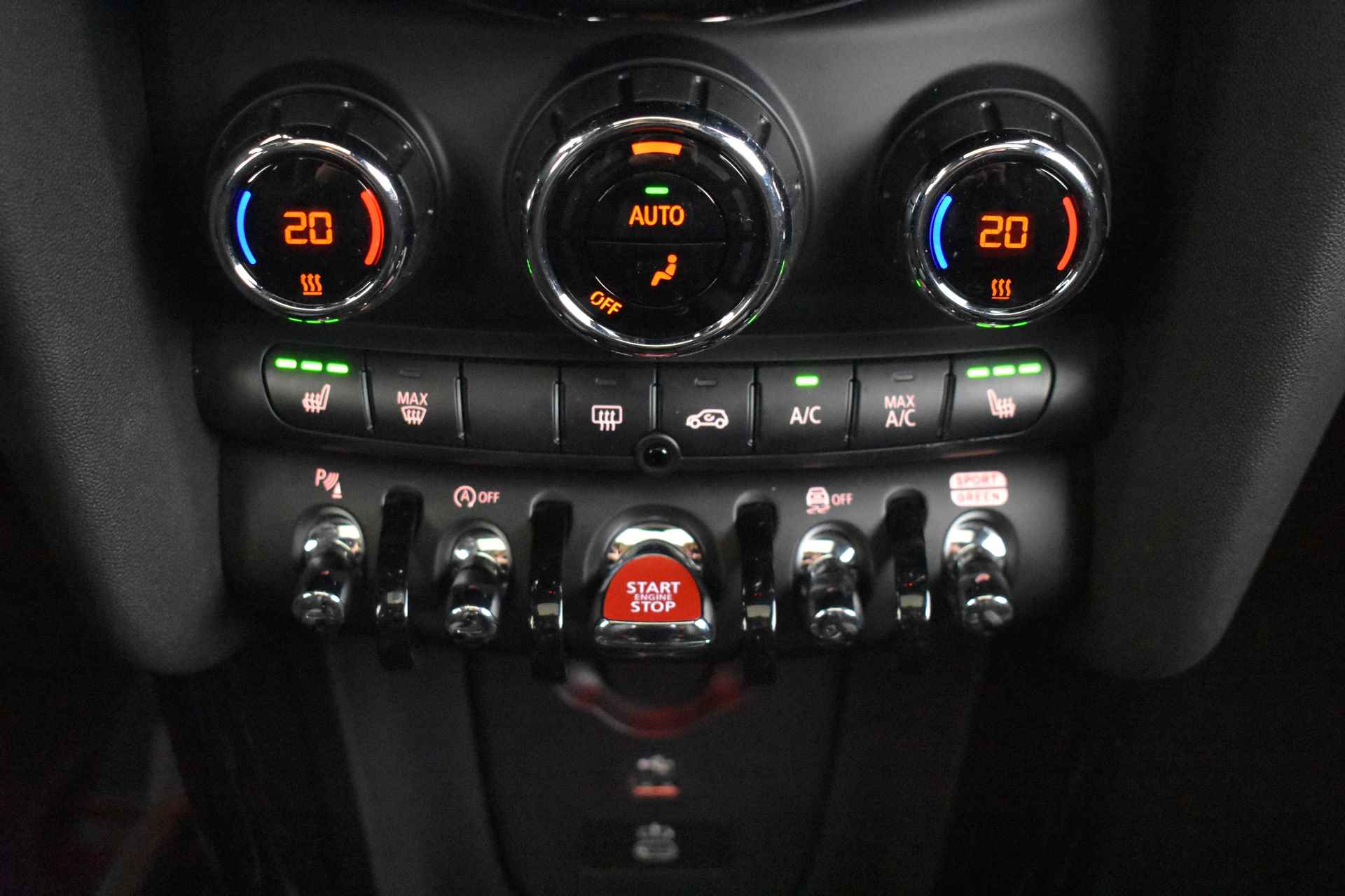 MINI Hatchback Cooper S JCW Automaat / Panoramadak / Achteruitrijcamera / JCW Sportstoelen / Harman-Kardon / Park Assistant / LED / Comfort Access - 28/47
