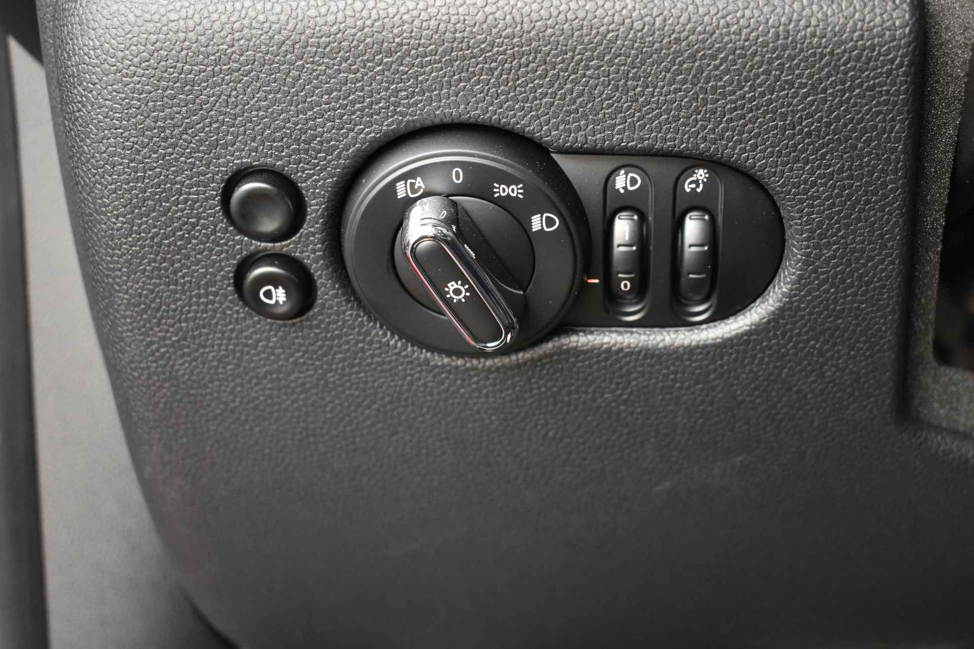 MINI Hatchback Cooper S JCW Automaat / Panoramadak / Achteruitrijcamera / JCW Sportstoelen / Harman-Kardon / Park Assistant / LED / Comfort Access - 34/47