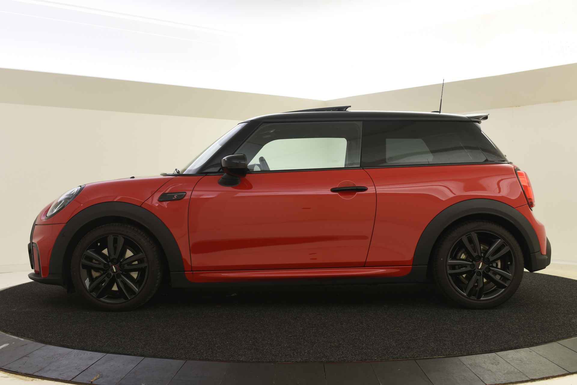 MINI Hatchback Cooper S JCW Automaat | Panoramadak | Achteruitrijcamera | JCW Sportstoelen | Harman-Kardon | Park Assistant / LED | Comfort Access - 6/47