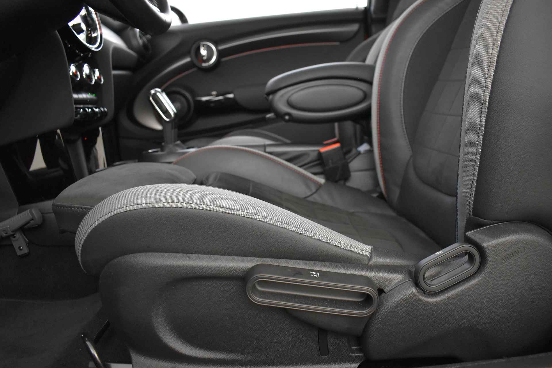 MINI Hatchback Cooper S JCW Automaat | Panoramadak | Achteruitrijcamera | JCW Sportstoelen | Harman-Kardon | Park Assistant / LED | Comfort Access - 9/47