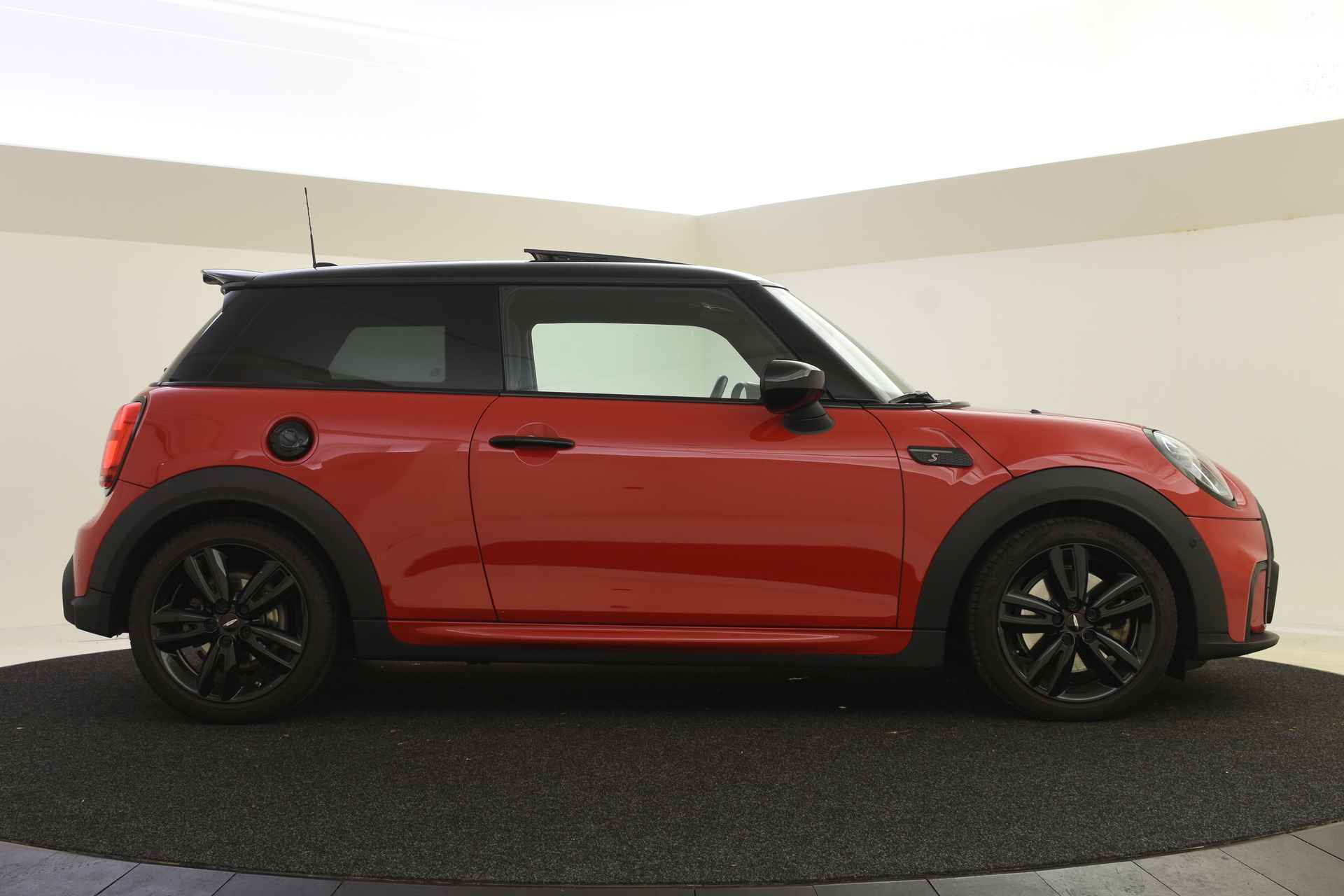 MINI Hatchback Cooper S JCW Automaat | Panoramadak | Achteruitrijcamera | JCW Sportstoelen | Harman-Kardon | Park Assistant / LED | Comfort Access - 14/47