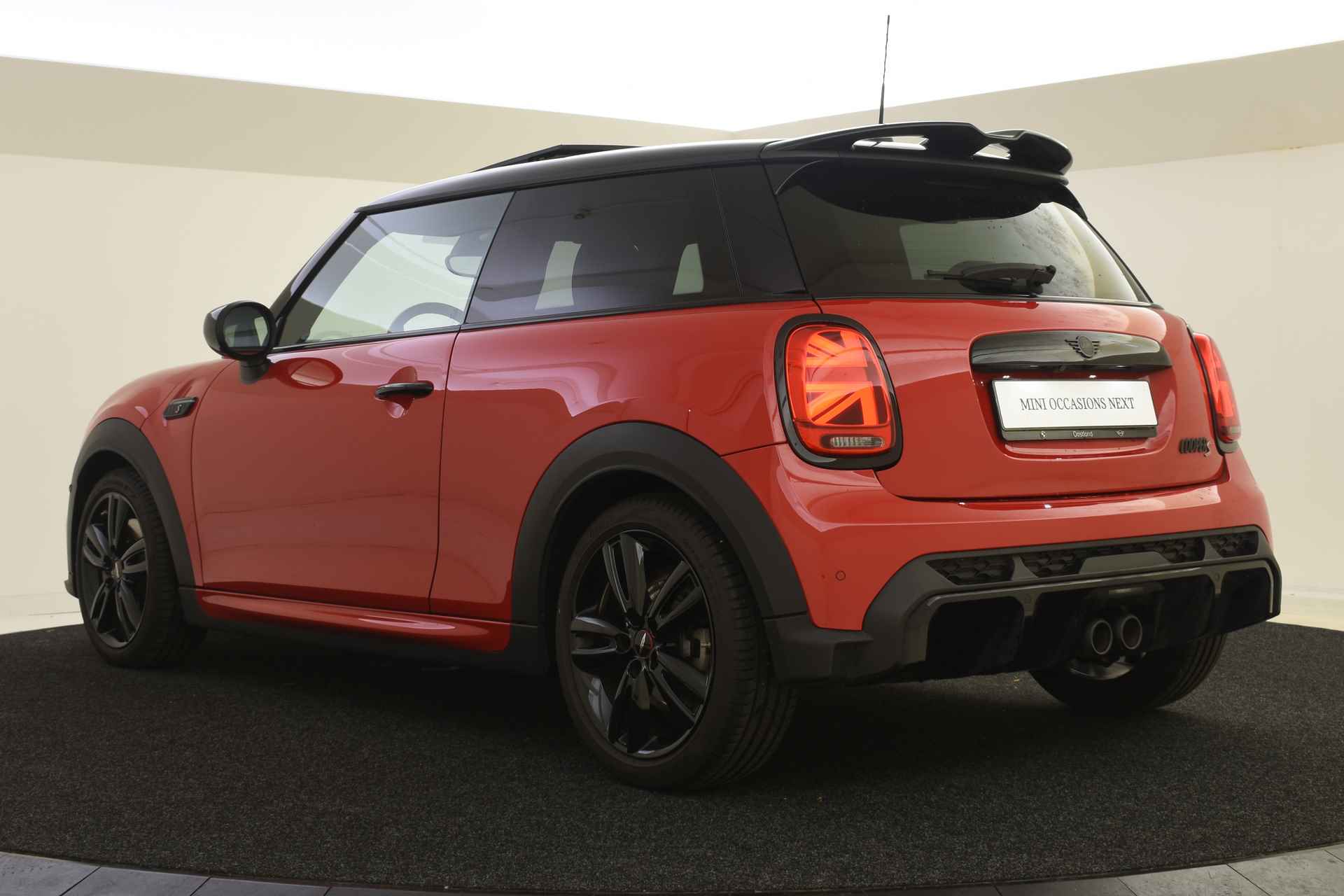 MINI Hatchback Cooper S JCW Automaat | Panoramadak | Achteruitrijcamera | JCW Sportstoelen | Harman-Kardon | Park Assistant / LED | Comfort Access - 15/47